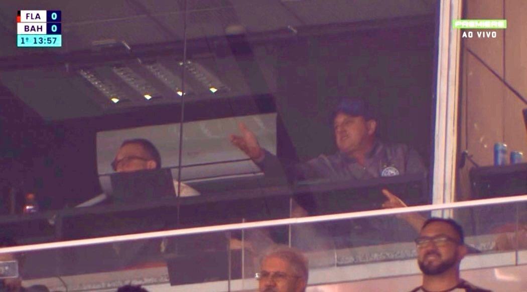 Suspenso, Rogério Ceni acompanha Flamengo x Bahia em camarote do Maracanã