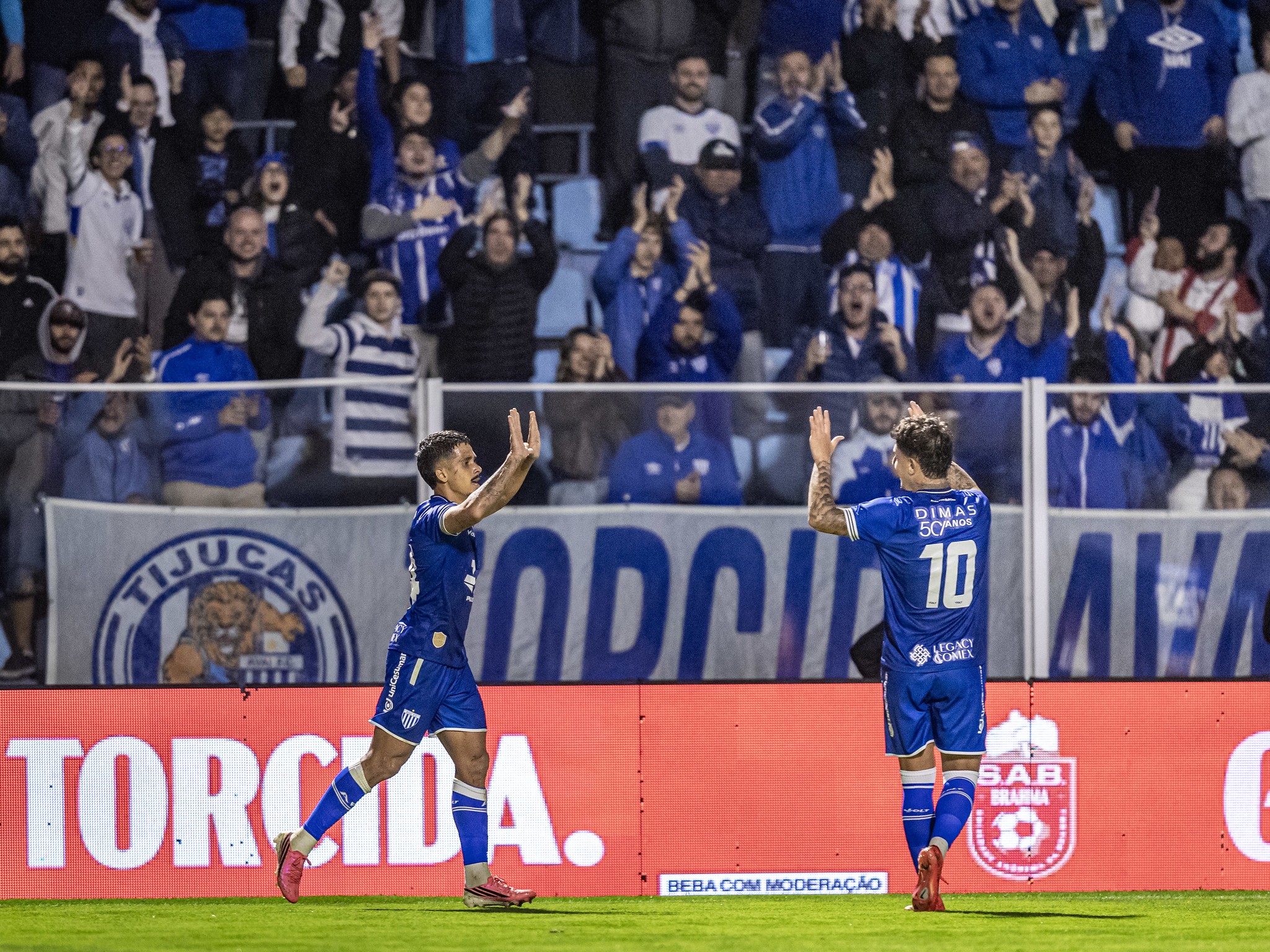 Dupla de meio-campistas representam 44,8% dos gols do Avaí na Série B