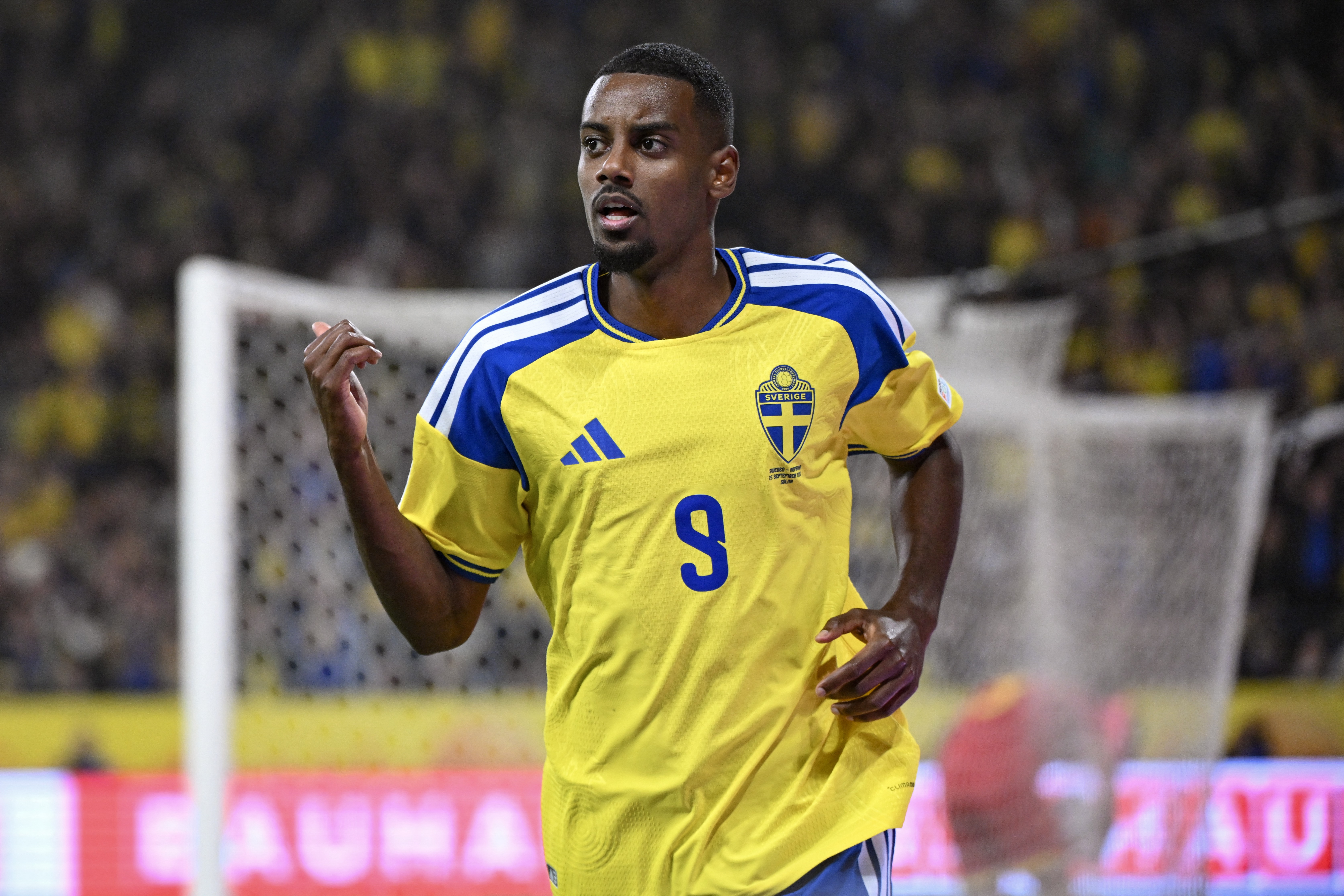 Alexander Isak, do Liverpool, sofre lesão e é cortado da Suécia na Liga das Nações