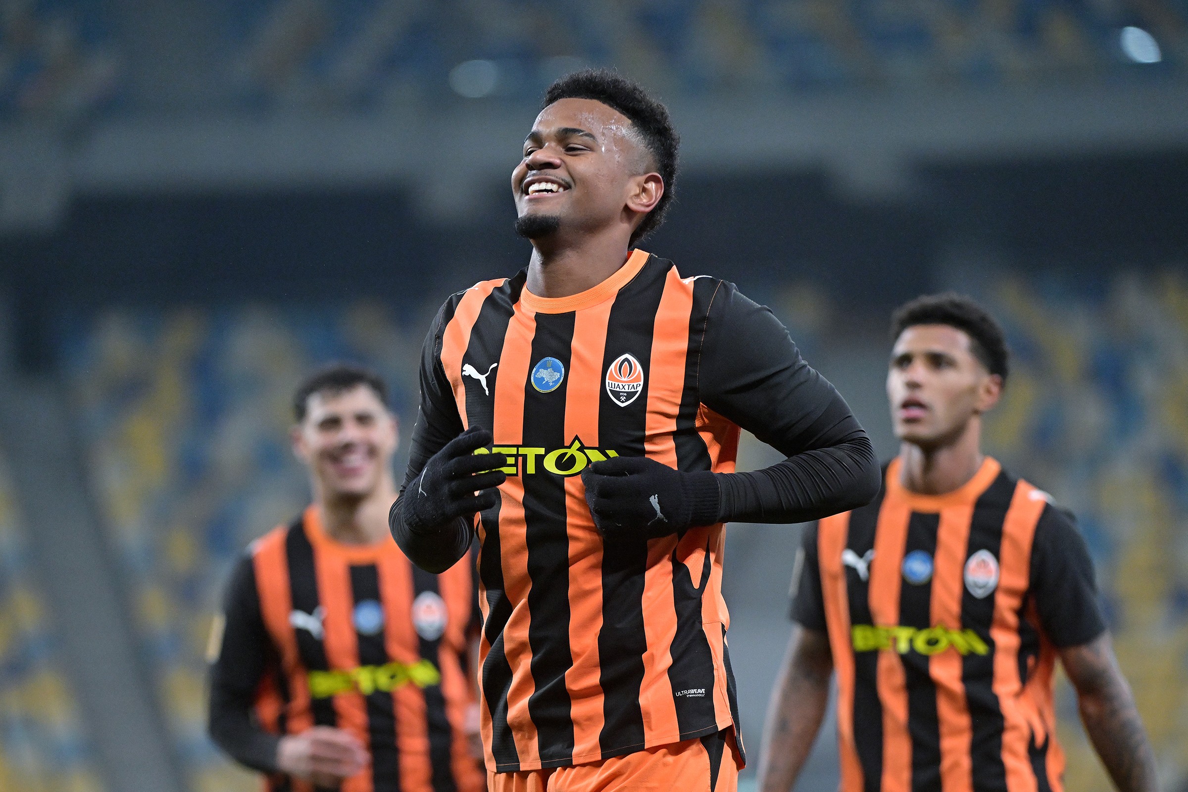Convocado para a Seleção, Alisson Santana faz dois golaços em vitória do Shakhtar; veja vídeo