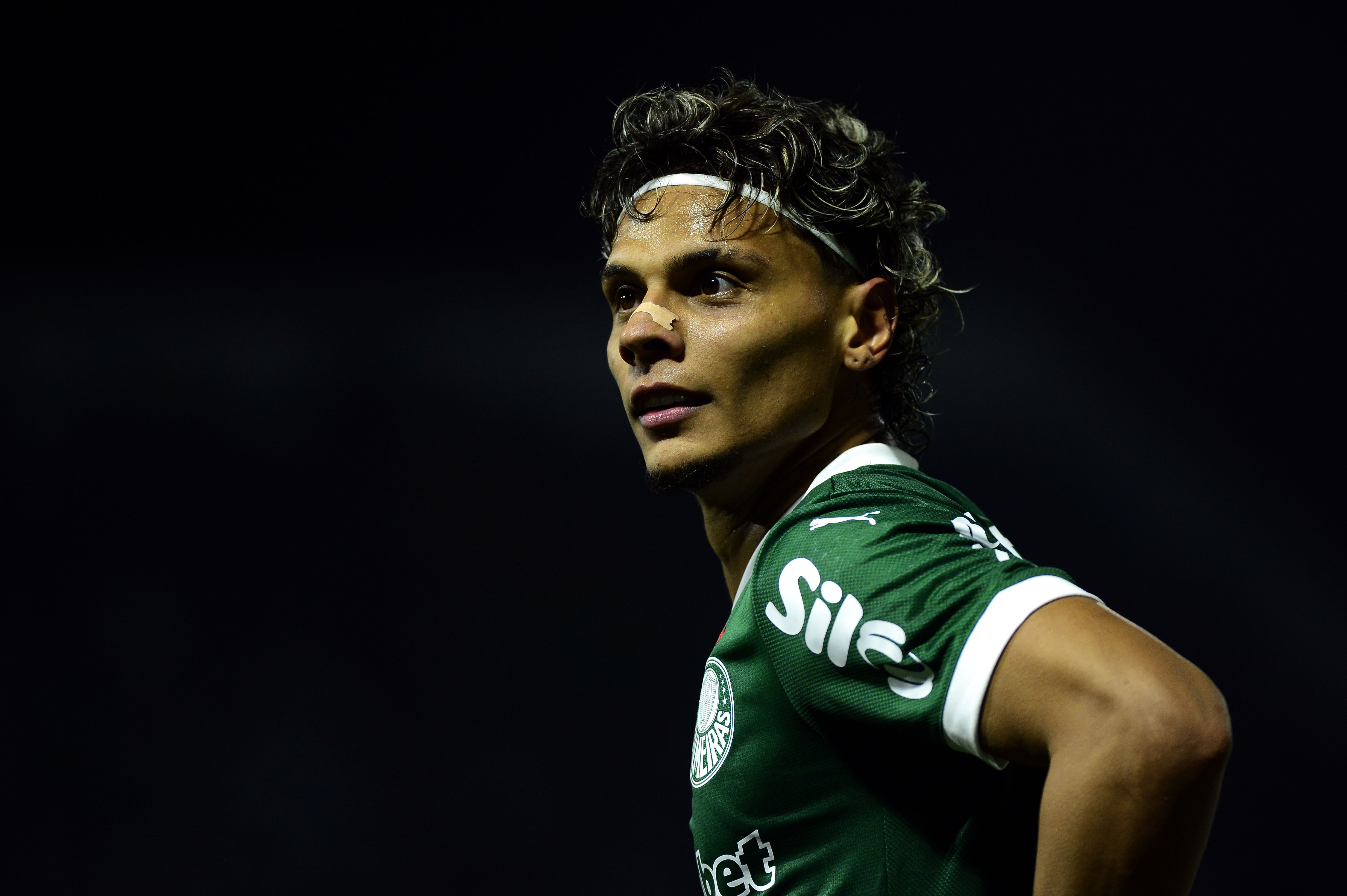Ex-Palmeiras, Richard Ríos é emprestado pelo Benfica ao Al-Ittihad