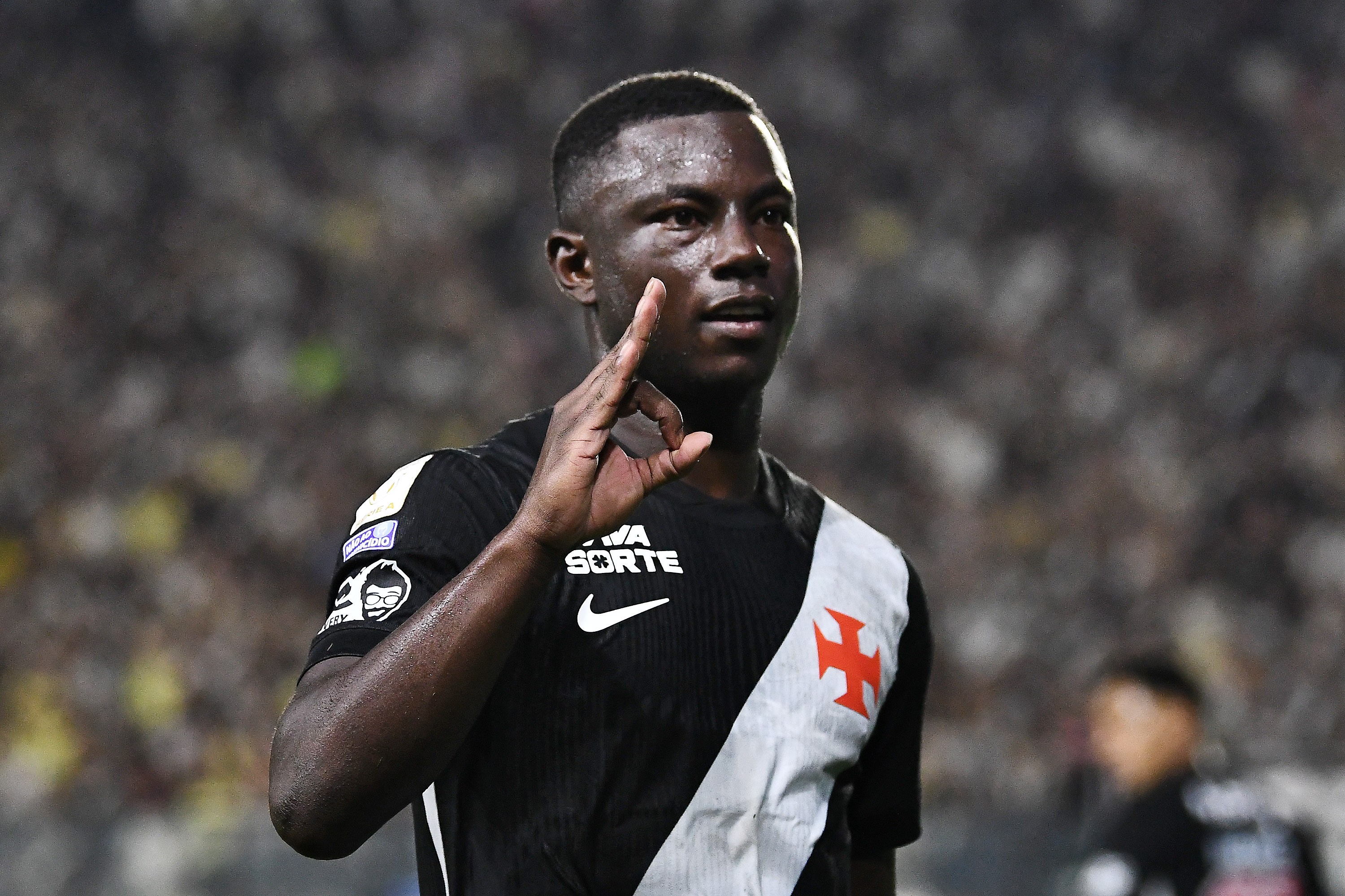 Cartola 2026: Hinestroza, do Vasco, mita com dois gols é o Craque da Rodada 32