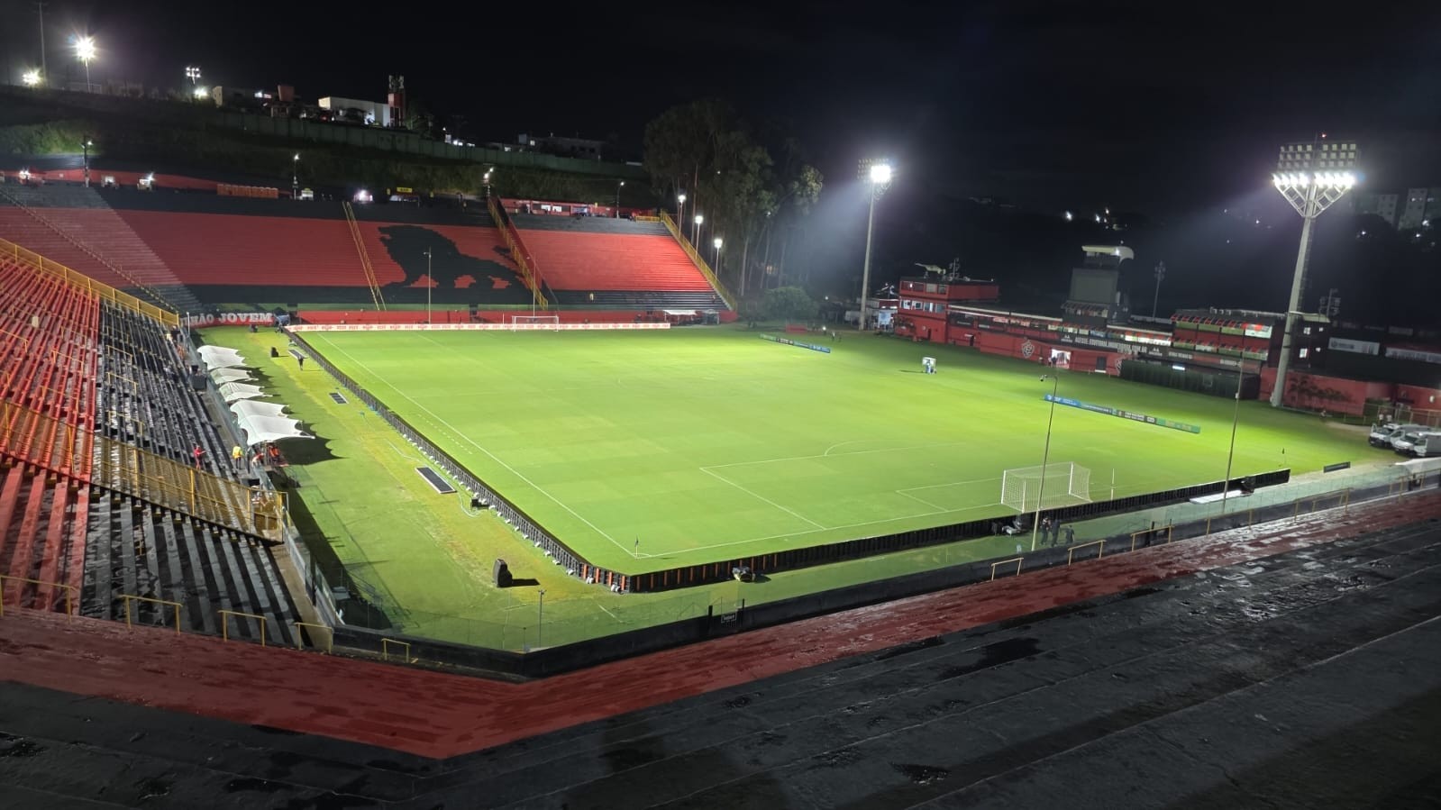 Vitória x Vasco: onde assistir ao vivo, horário e escalações