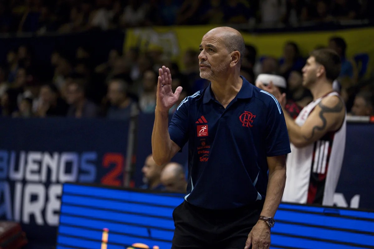 Flamengo anuncia a demissão do técnico Sergio Hernández