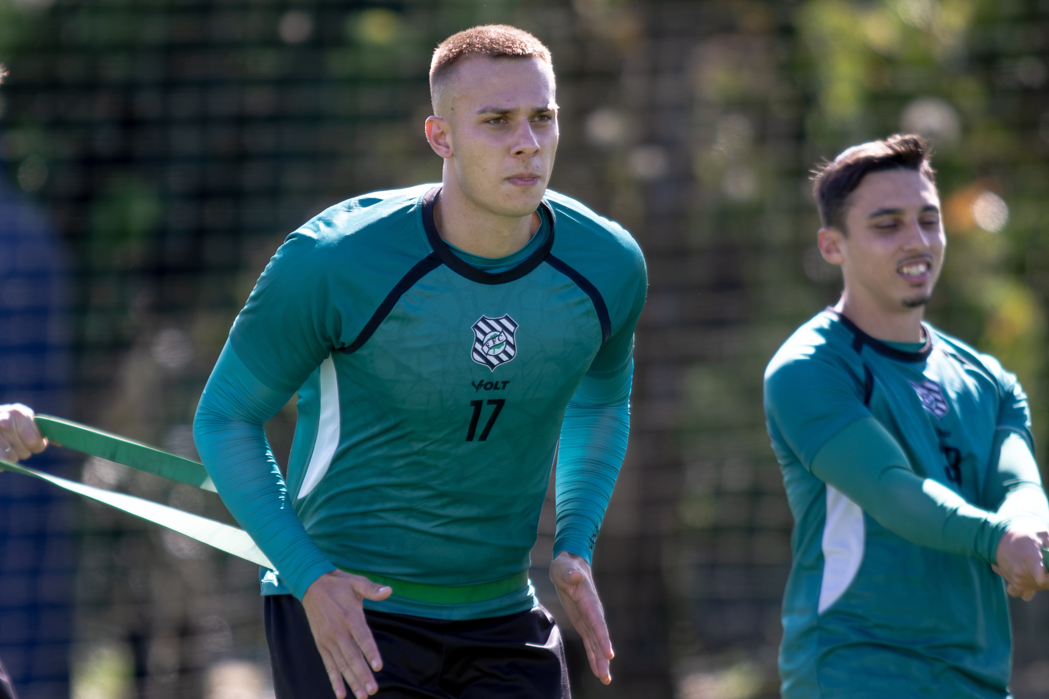 Zagueiro finalista da Segunda Divisão do Paulista volta a integrar elenco do Figueirense