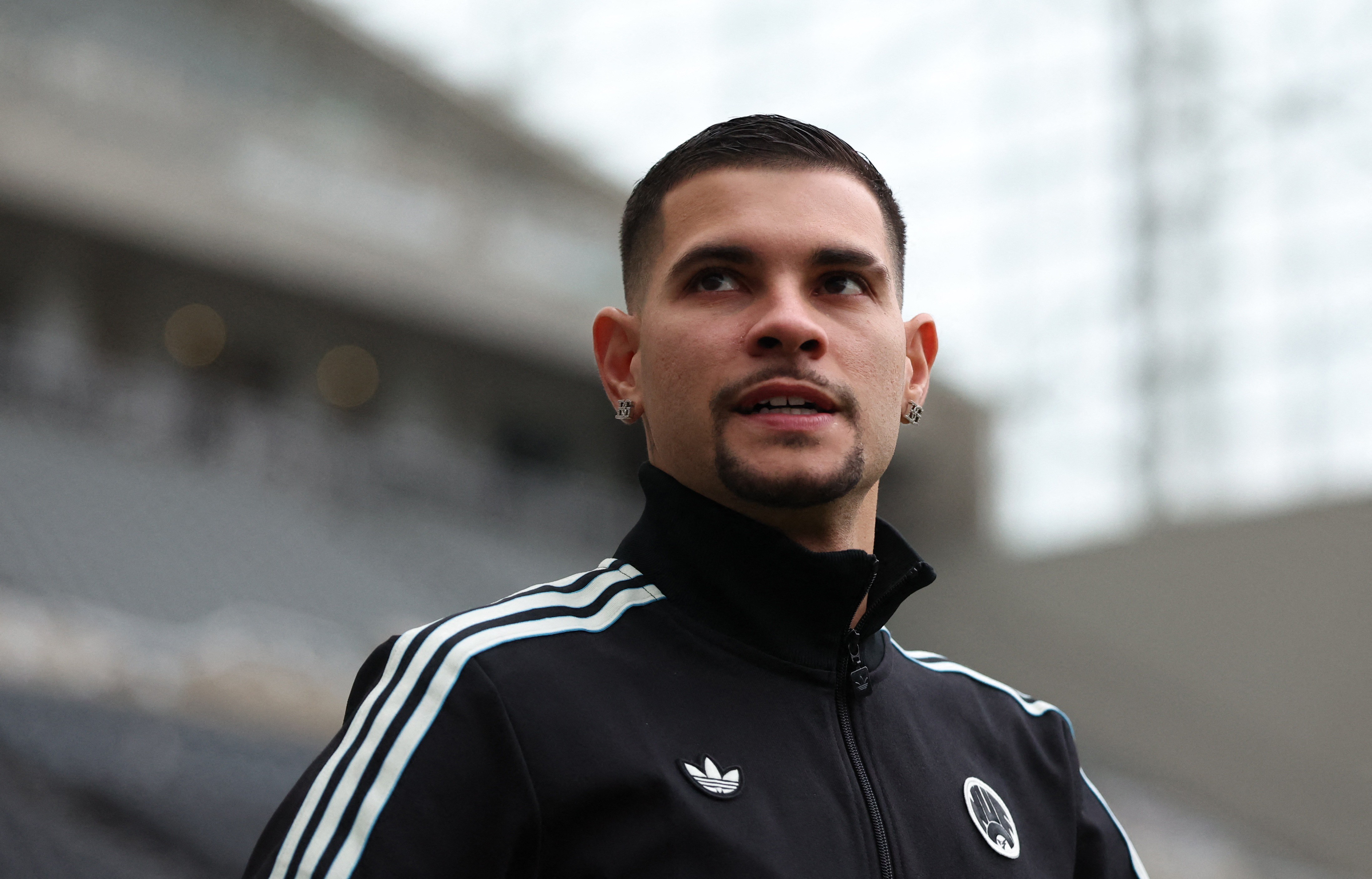 Livre de lesão, Bruno Guimarães volta a ser relacionado pelo Newcastle após dois meses