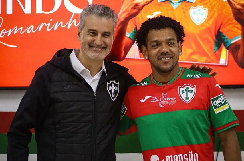 Romarinho é apresentado como reforço da Portuguesa: "Bater de frente com todos os clubes"
