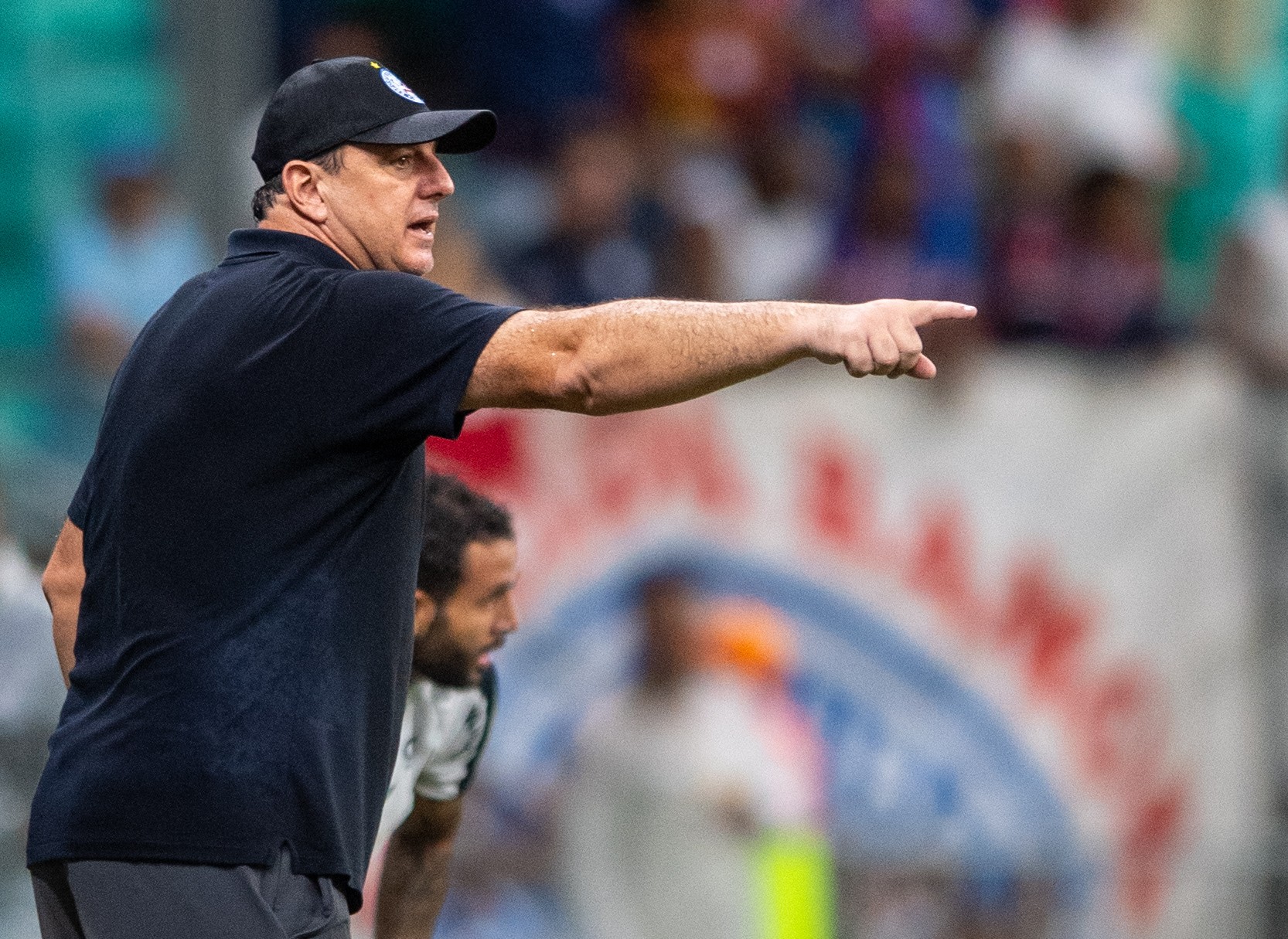 Ceni admite momento delicado do Bahia e cobra resposta contra o Santos: "Estancar sangria"