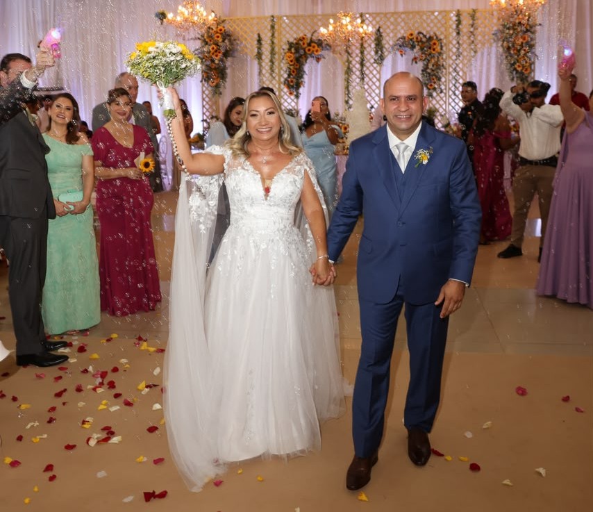 Do coração ao altar: noivo troca marcha nupcial por hino do Flamengo para entrada no casamento