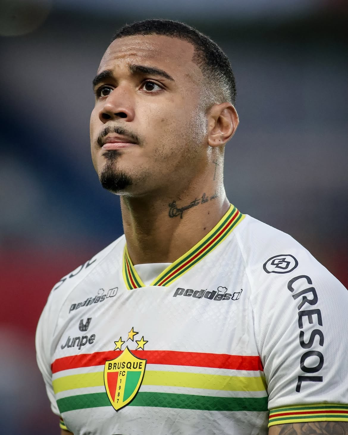 Reforço do Brusque zagueiro ganha espaço entre titulares na Série C