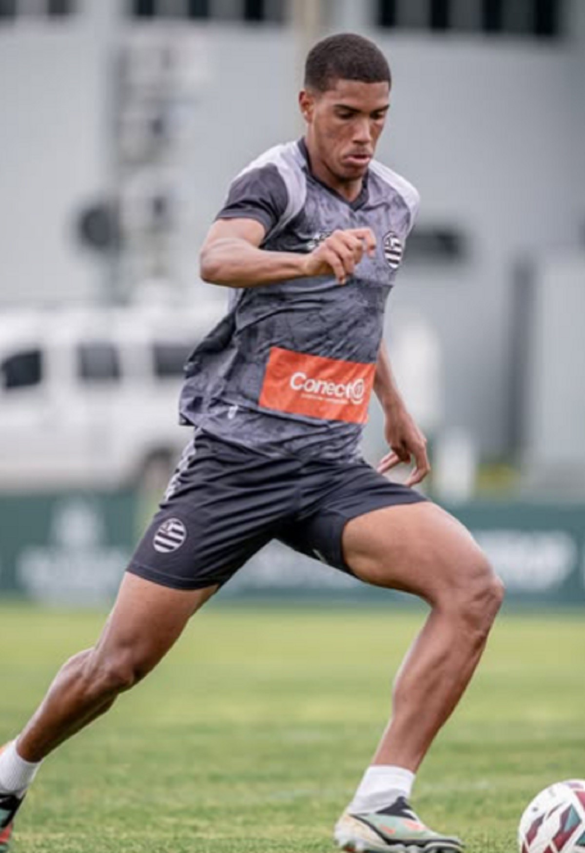 João Miguel vê jogo aéreo como ponto forte e agradece a Alex por espaço no Athletic: "Deu confiança”
