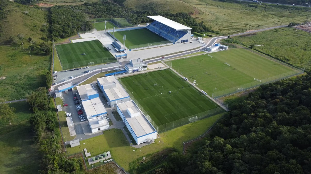 Ex-Liverpool fica impressionado com estrutura de clube da Série C: "Um exemplo"