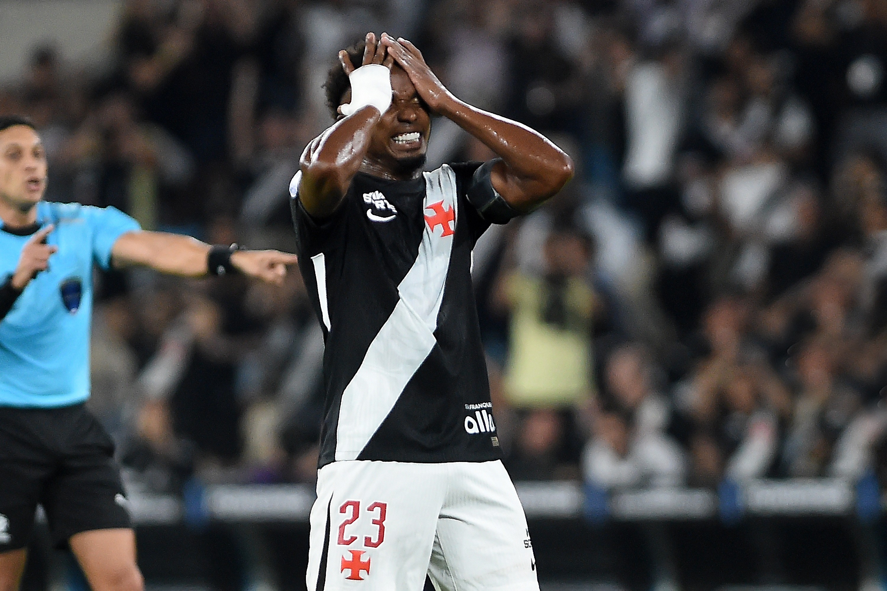 Com atuação trágica, Vasco não se aproxima da sonhada 'noite da virada'