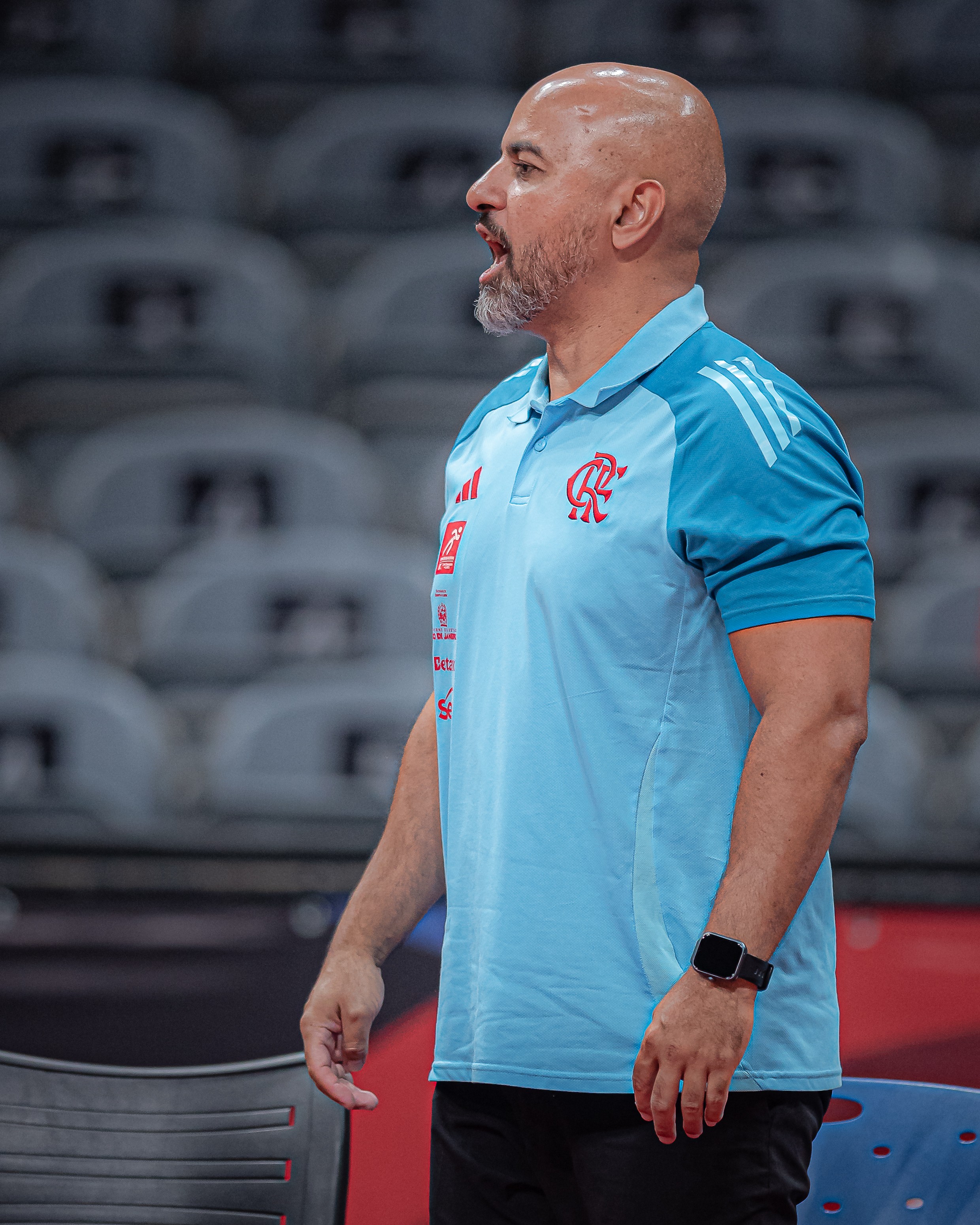 Com "DNA rubro-negro", técnico estreia pelo Flamengo nos playoffs do NBB depois de só um treino