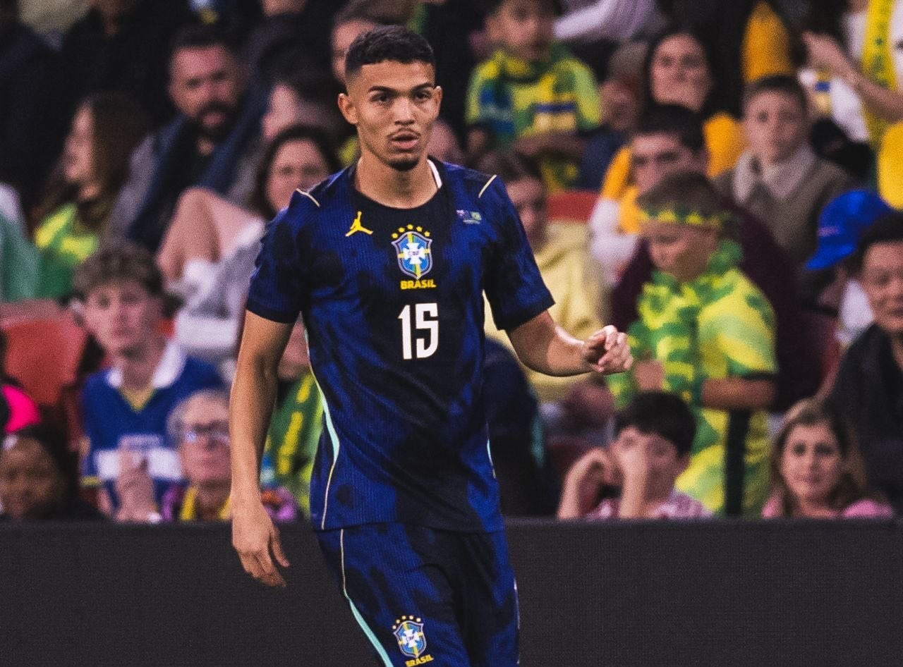 Arthur Dias, zagueiro do Athletico, estreia pela seleção brasileira; saiba como foi