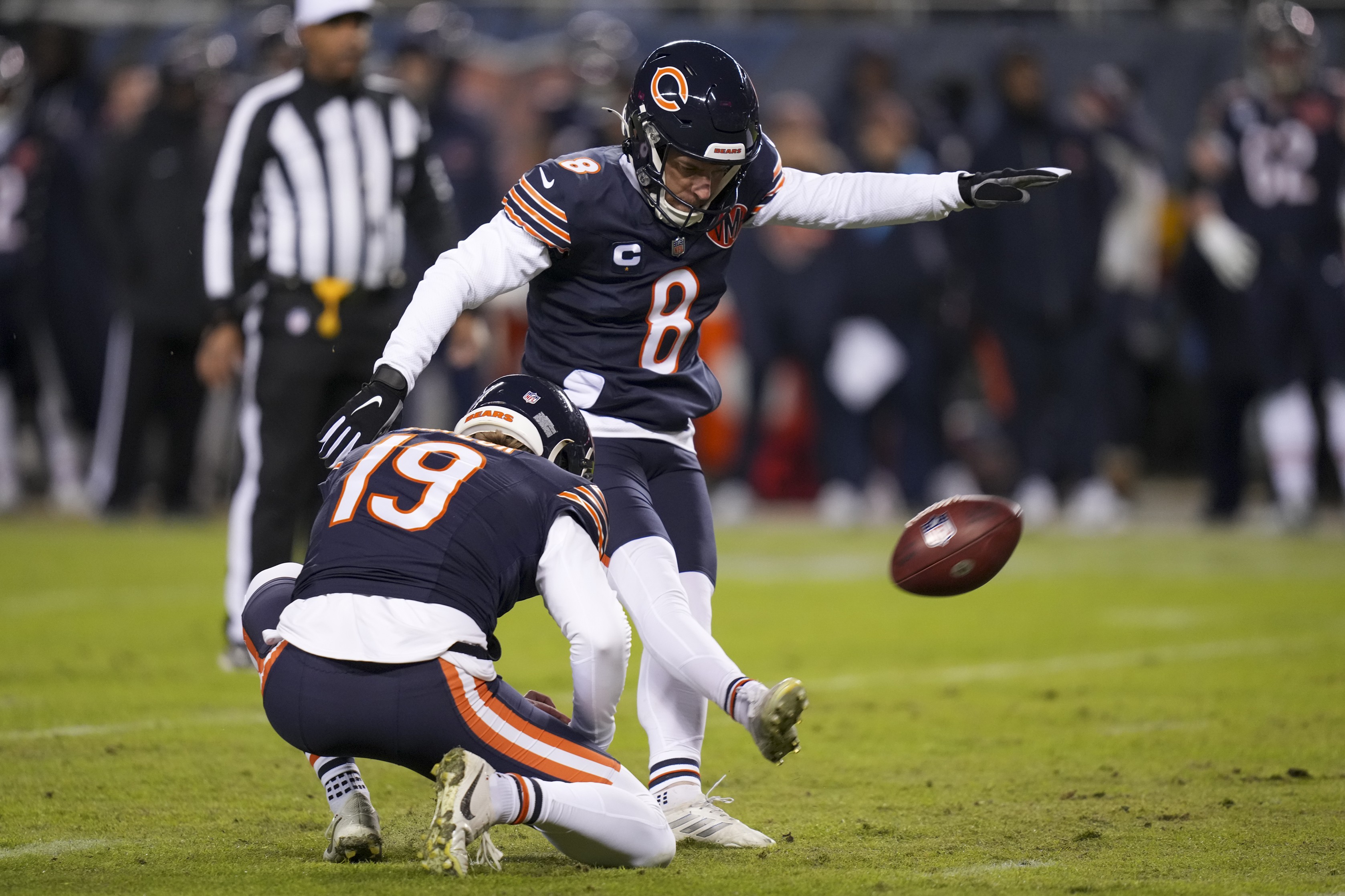 Só chutar? Kicker brasileiro Cairo Santos detalha rotina de "piloto de avião" na NFL