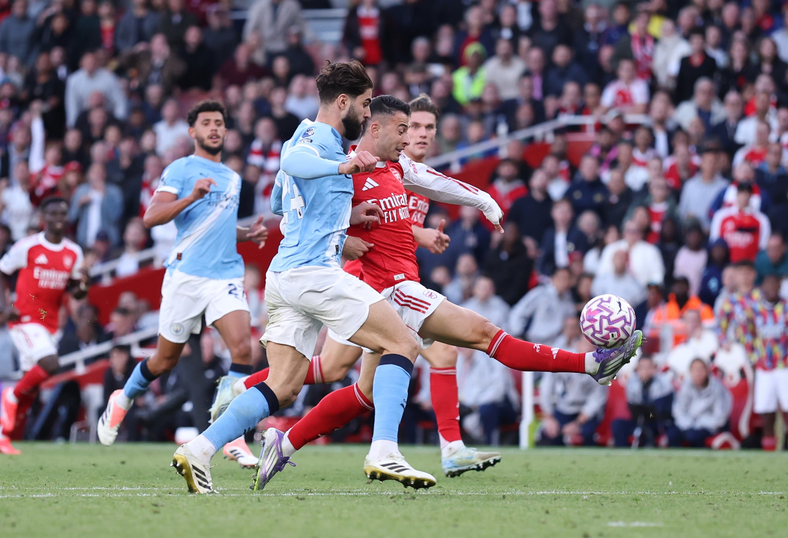 Arsenal chega pressionado para jogo contra o City e tenta evitar roteiro recente no Inglês
