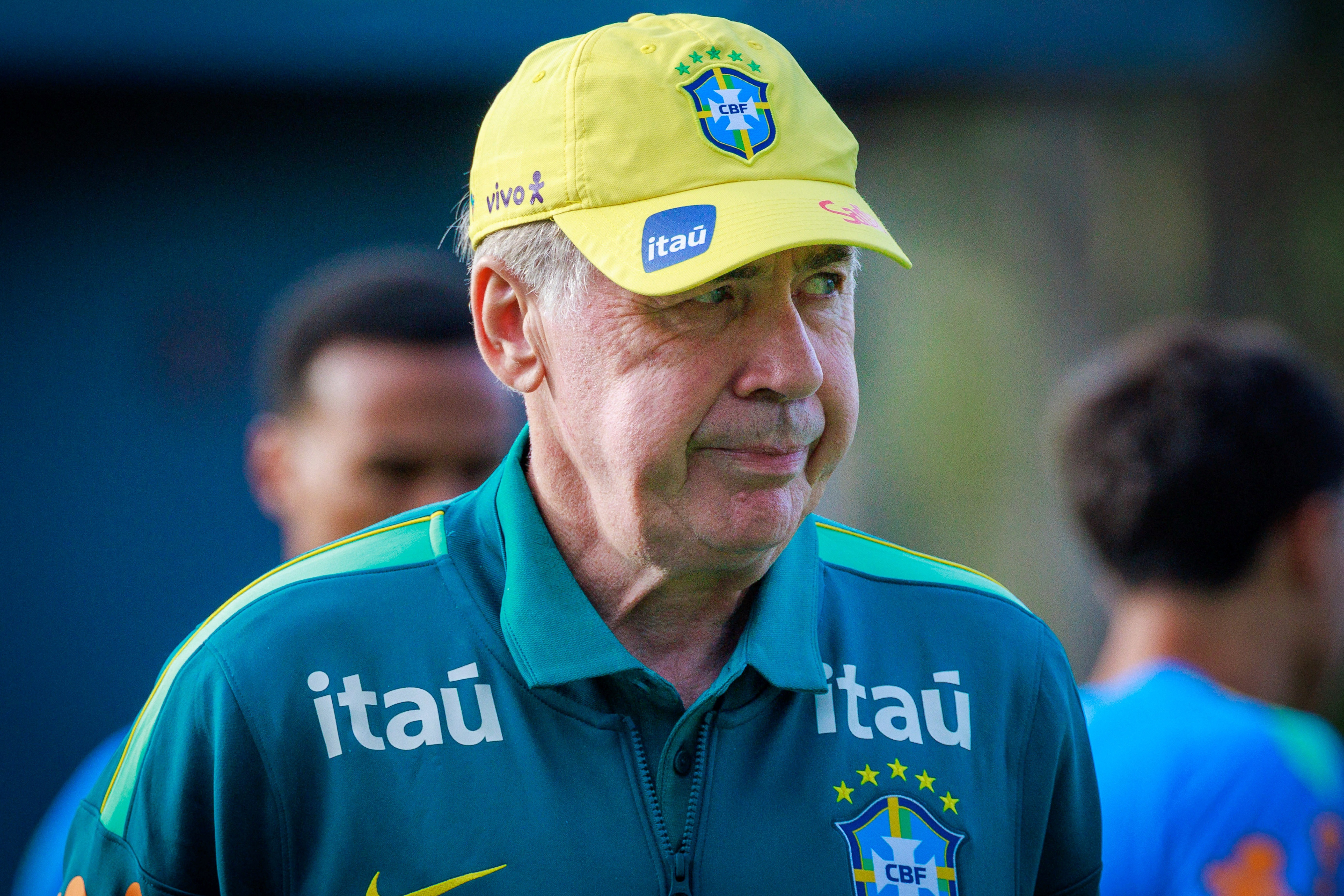 Seleção começa a longa missão de apagar o fiasco