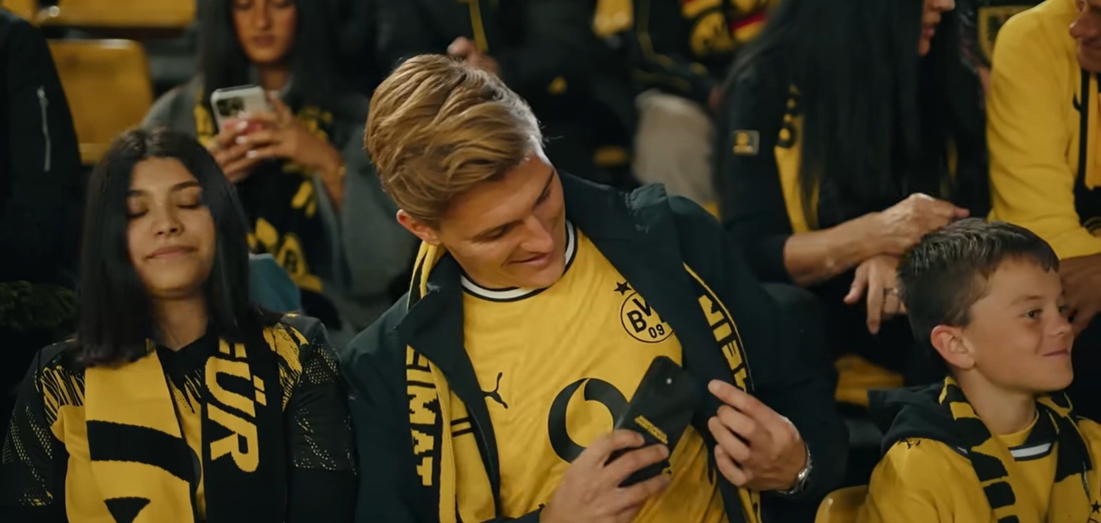 Borussia Dortmund cria premiação para torcedores que deixam celular de lado durante jogos