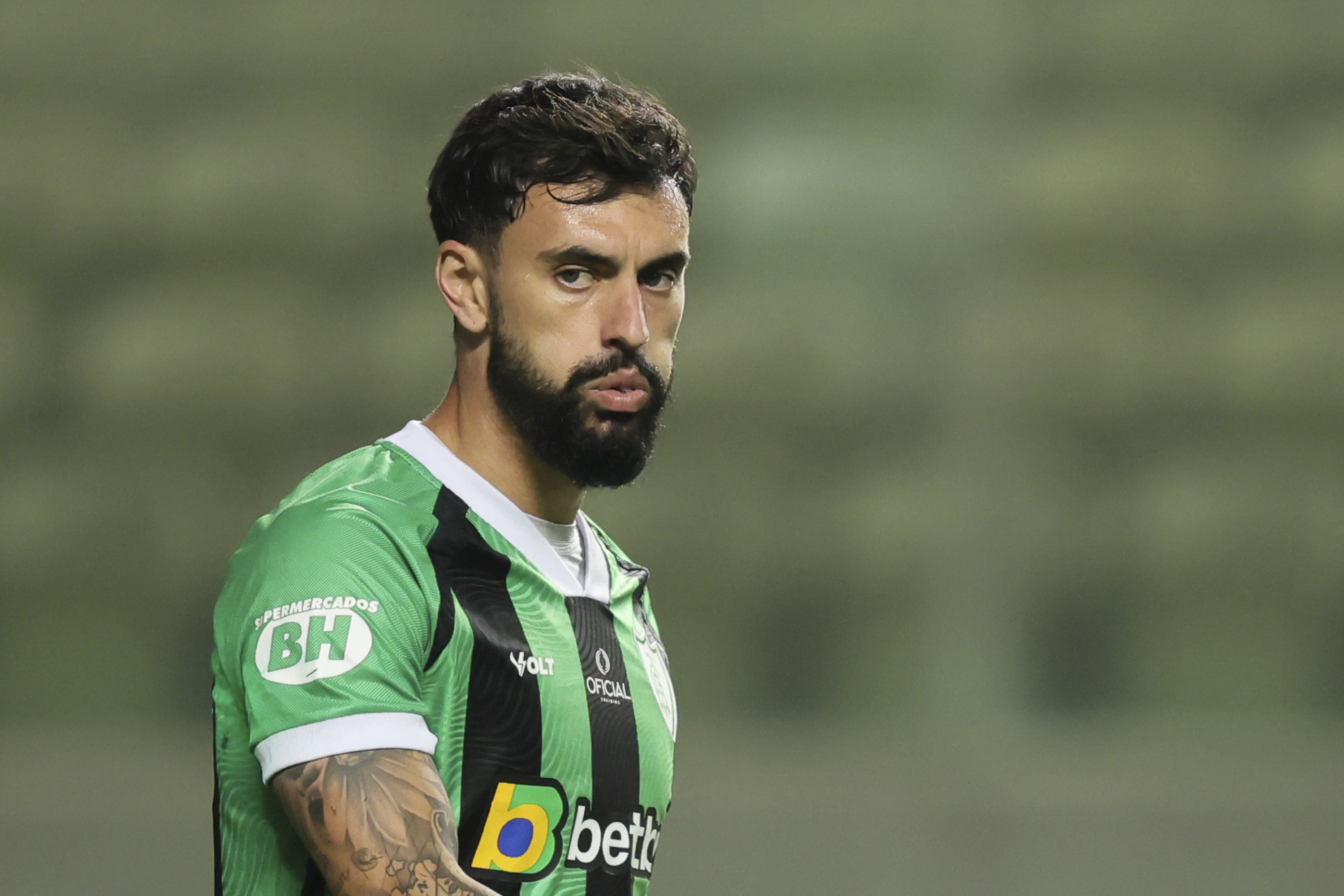 Emprestado pelo Athletico, Mastriani desabafa após romper LCA em jogo da Série B