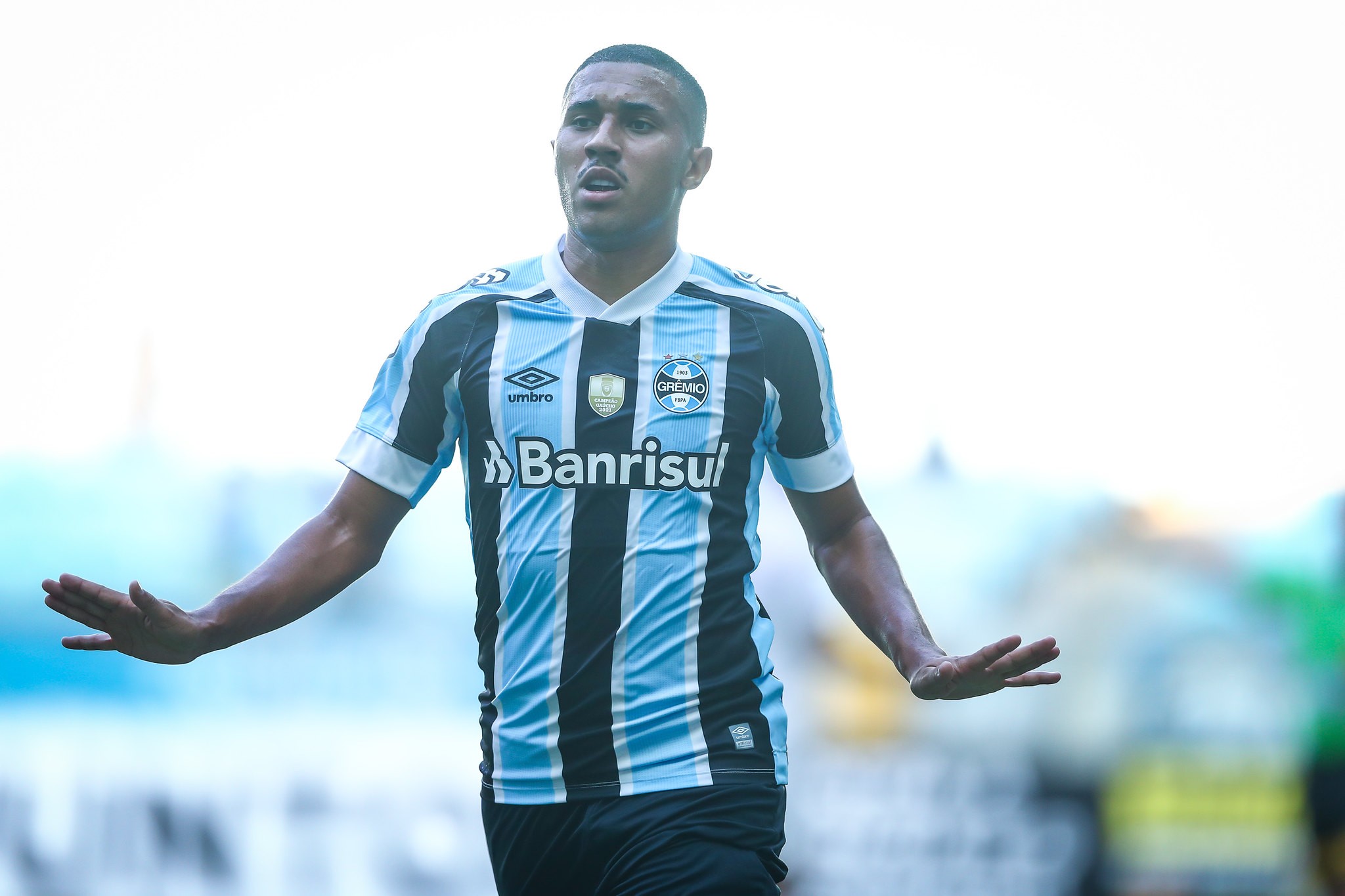 Avaí encaminha a contratação do atacante Rildo, ex-Grêmio