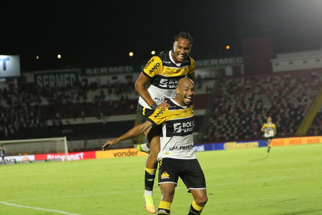 Titular e artilheiro do Criciúma exalta a Série B: "A mais difícil"