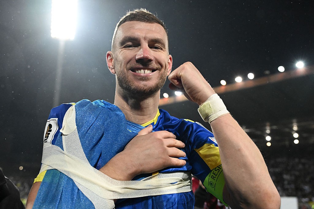 Dzeko anuncia aposentadoria da seleção da Bósnia; despedida será contra a Suécia