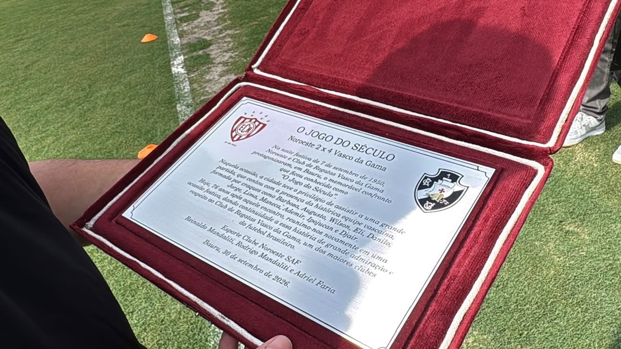 Noroeste entrega placa ao Vasco relembrando confronto de 1950