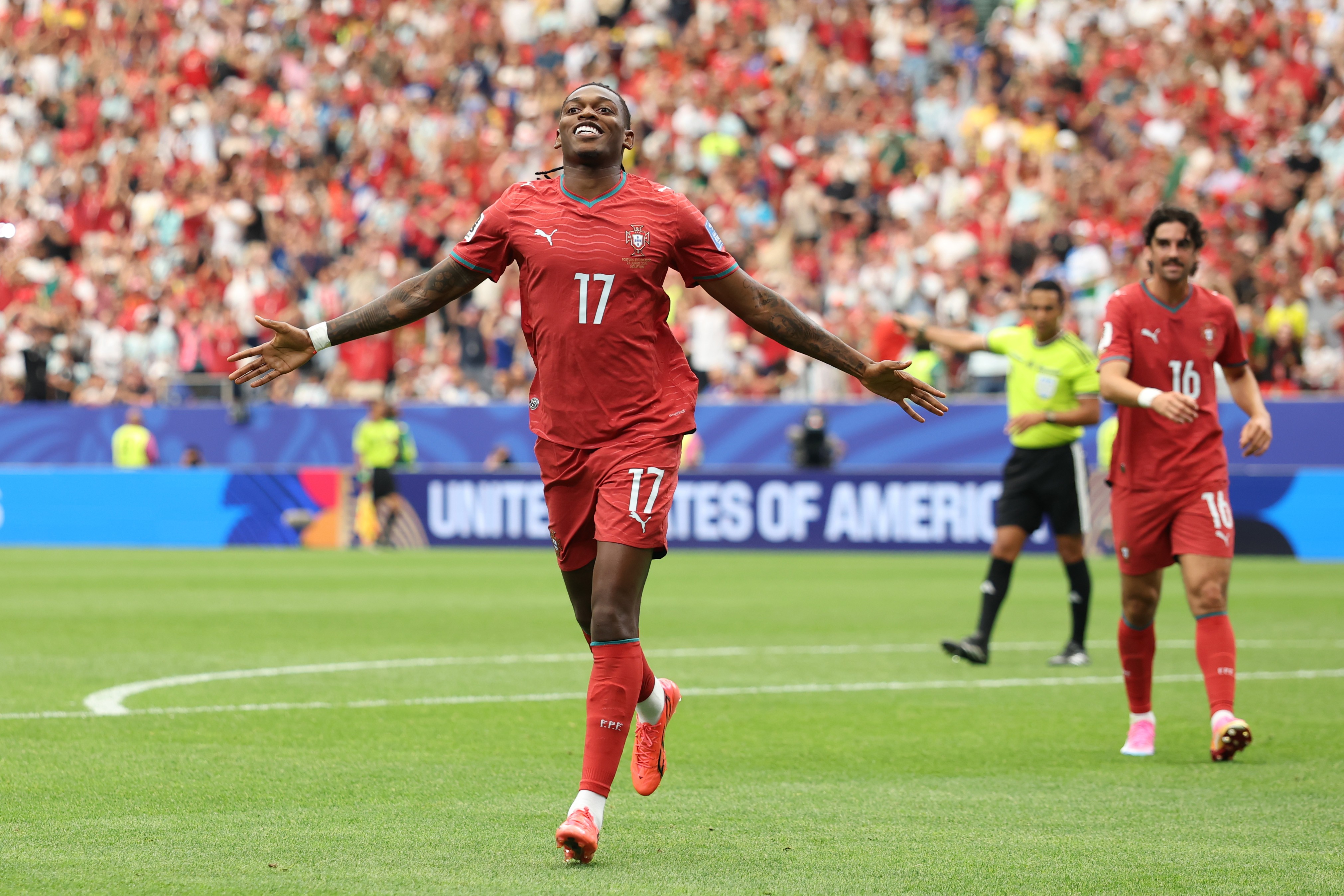 Rafael Leão usará camisa 7 de Cristiano Ronaldo no próximo jogo de Portugal; entenda