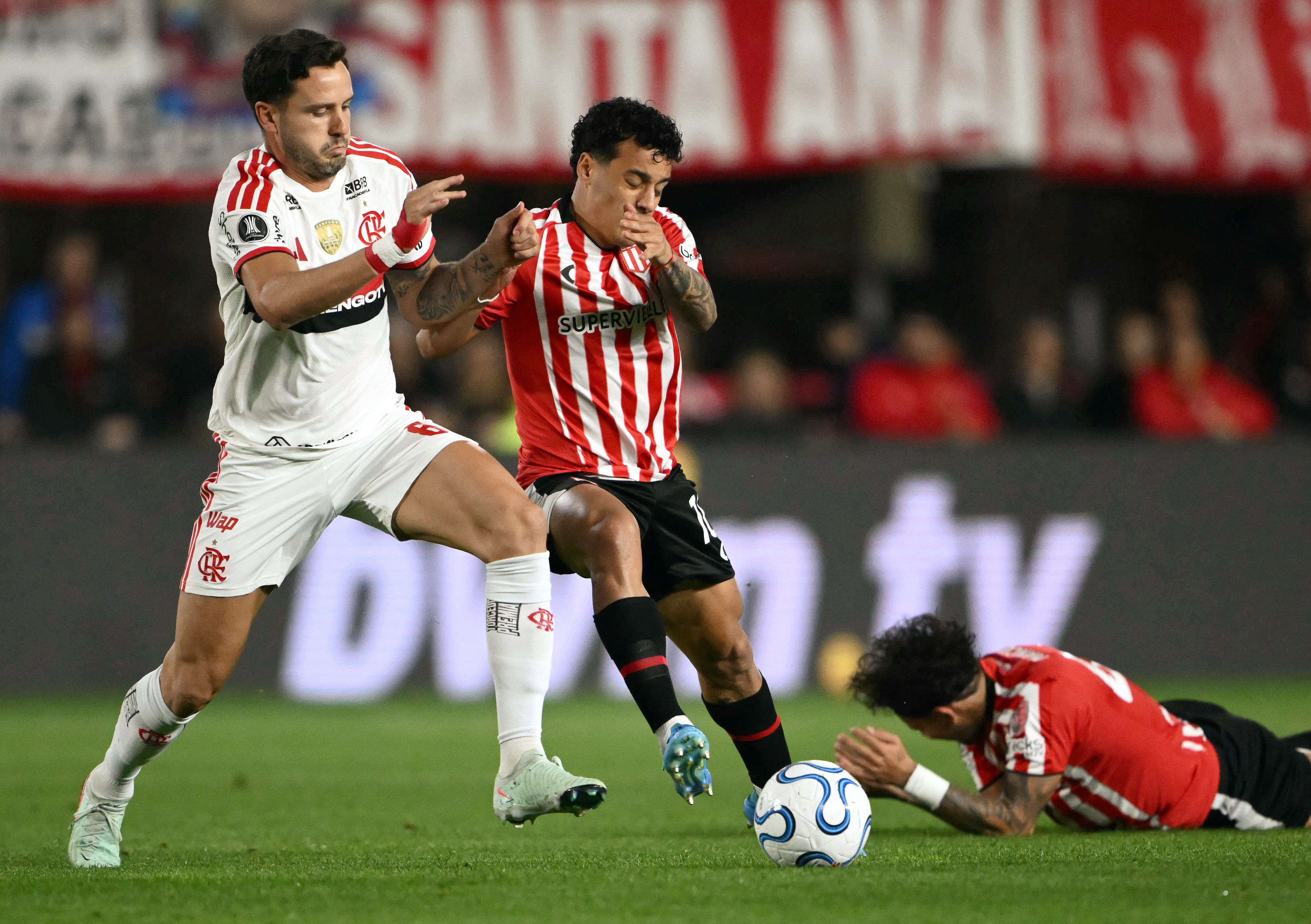 Técnico do Estudiantes elogia atuação contra o Flamengo: "Eles não criaram nada"