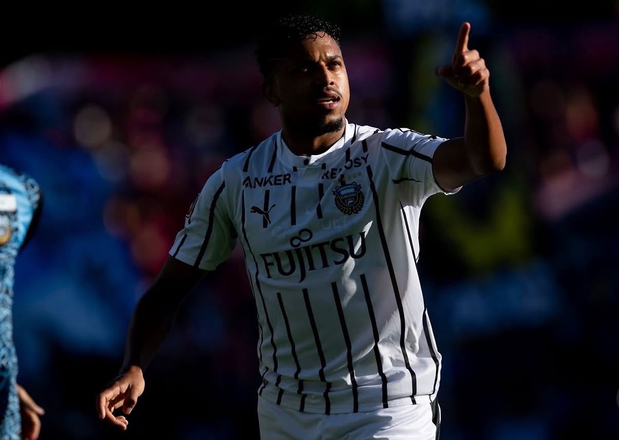 Zagueiro brasileiro vive fase artilheira no Japão com três gols em cinco jogos