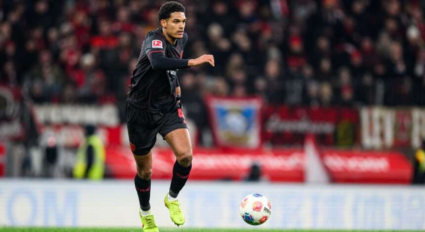 Quansah, do Bayer Leverkusen, elogia Harry Kane antes de semifinal da Copa da Alemanha: "Centroavante completo"