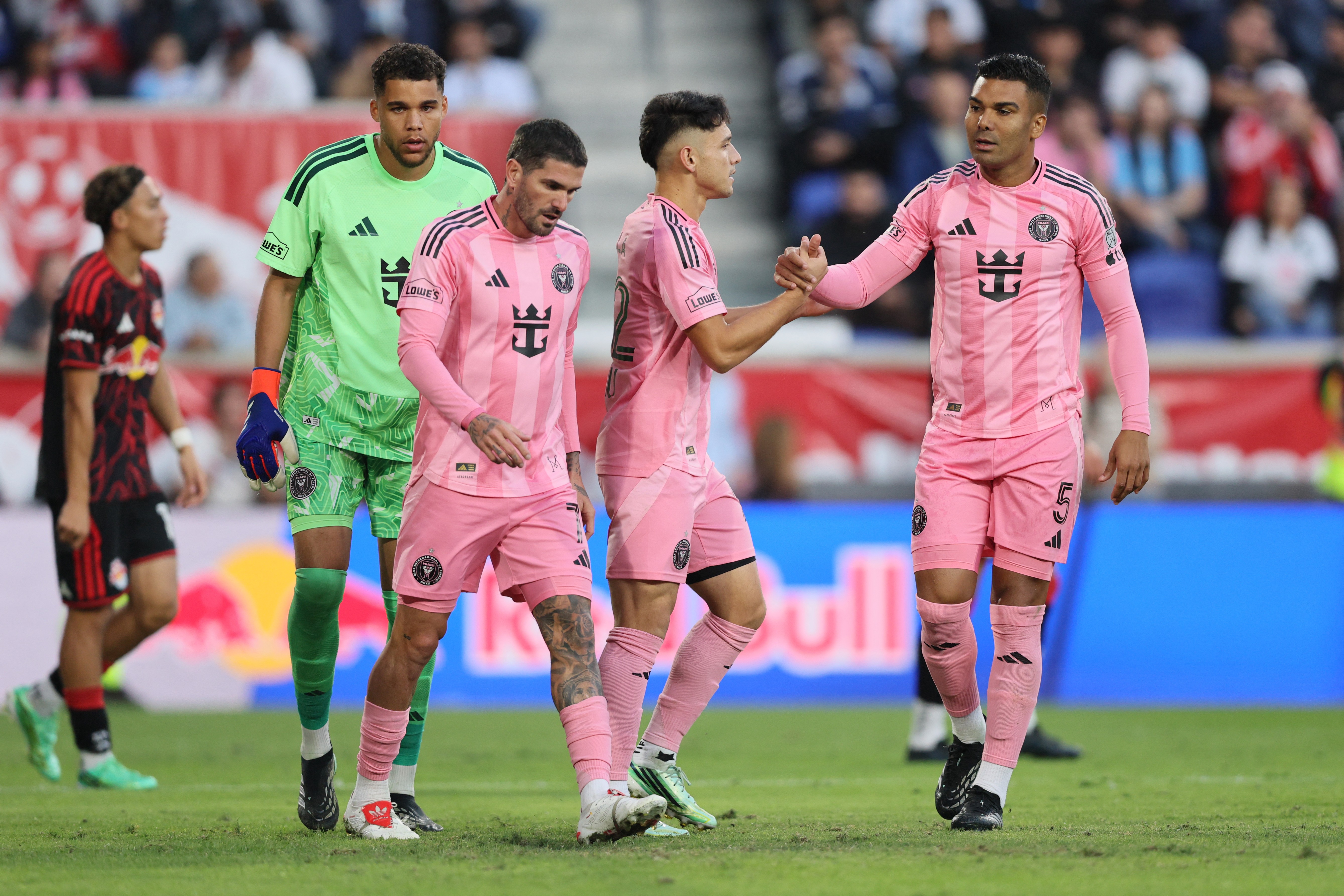 Casemiro faz gol contra, e Inter Miami perde após Messi sair do banco