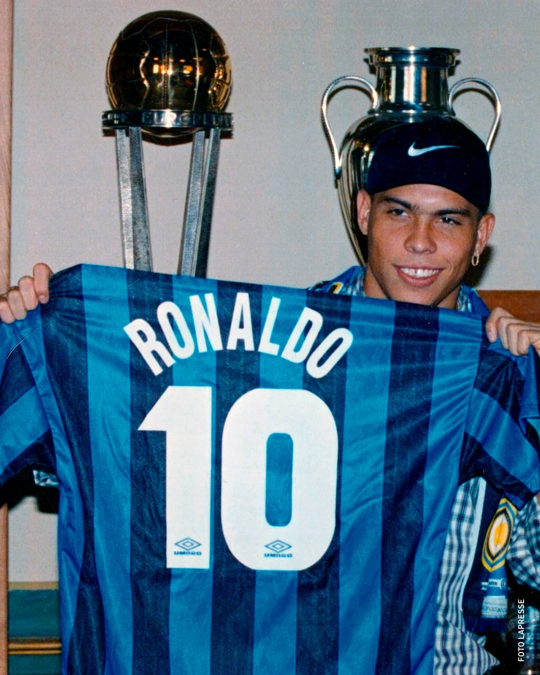 Ex-presidente da Inter revela desespero do Barcelona com venda de Ronaldo: "Ficou furioso"