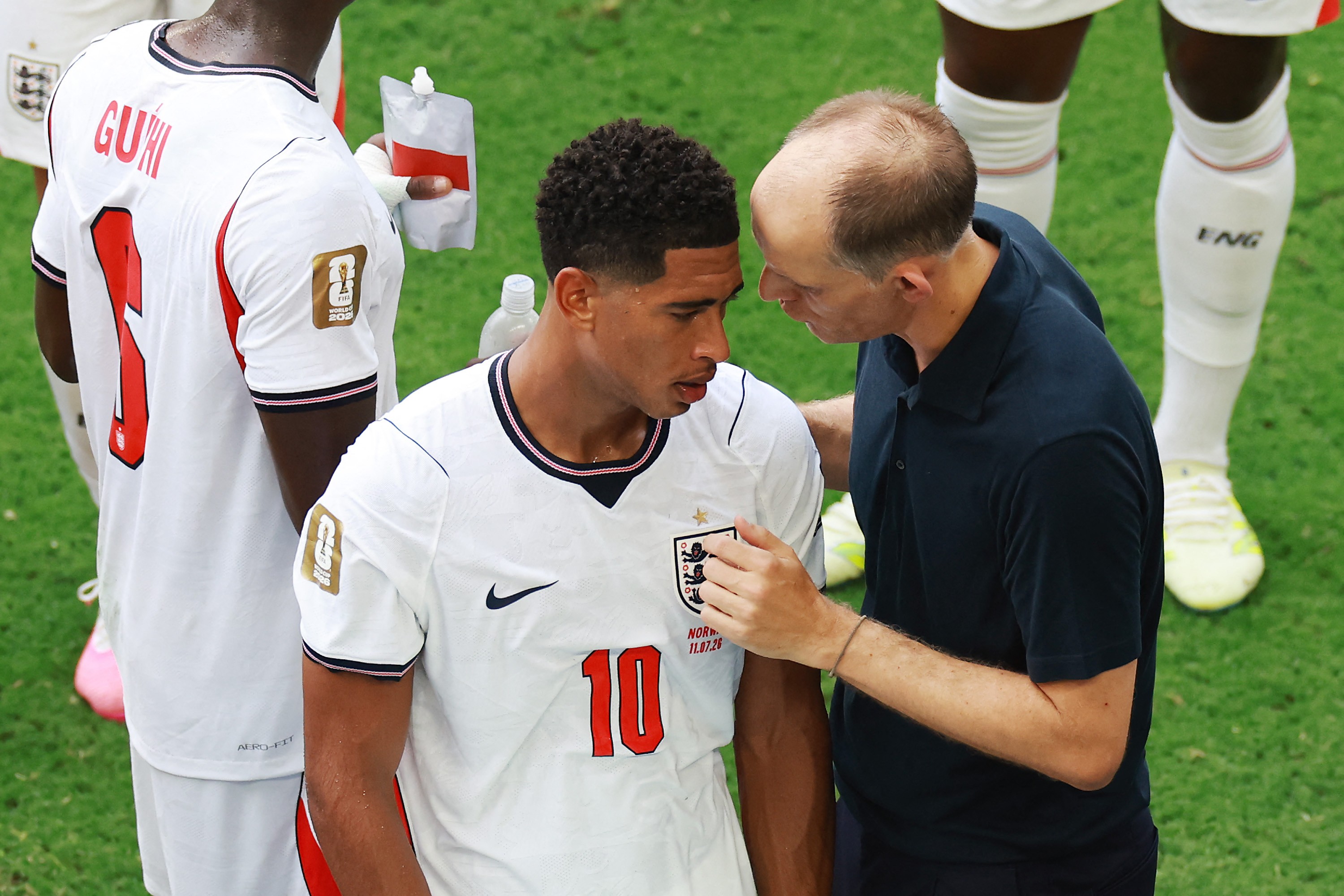 Kane diz que seleção inglesa está unida e tenta esfriar pressão após treta entre Bellingham e Tuchel