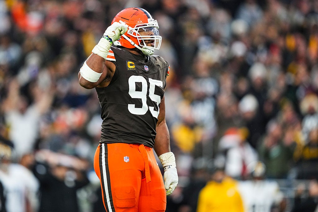 Myles Garrett é eleito melhor jogador de 2026 da NFL pelo ranking dos atletas