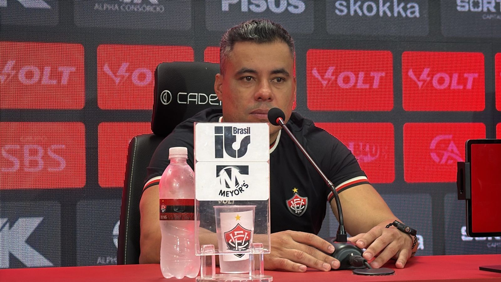 Jair Ventura promete pix para Ramon e aponta domínio sobre o São Paulo: "Vitória com olé"