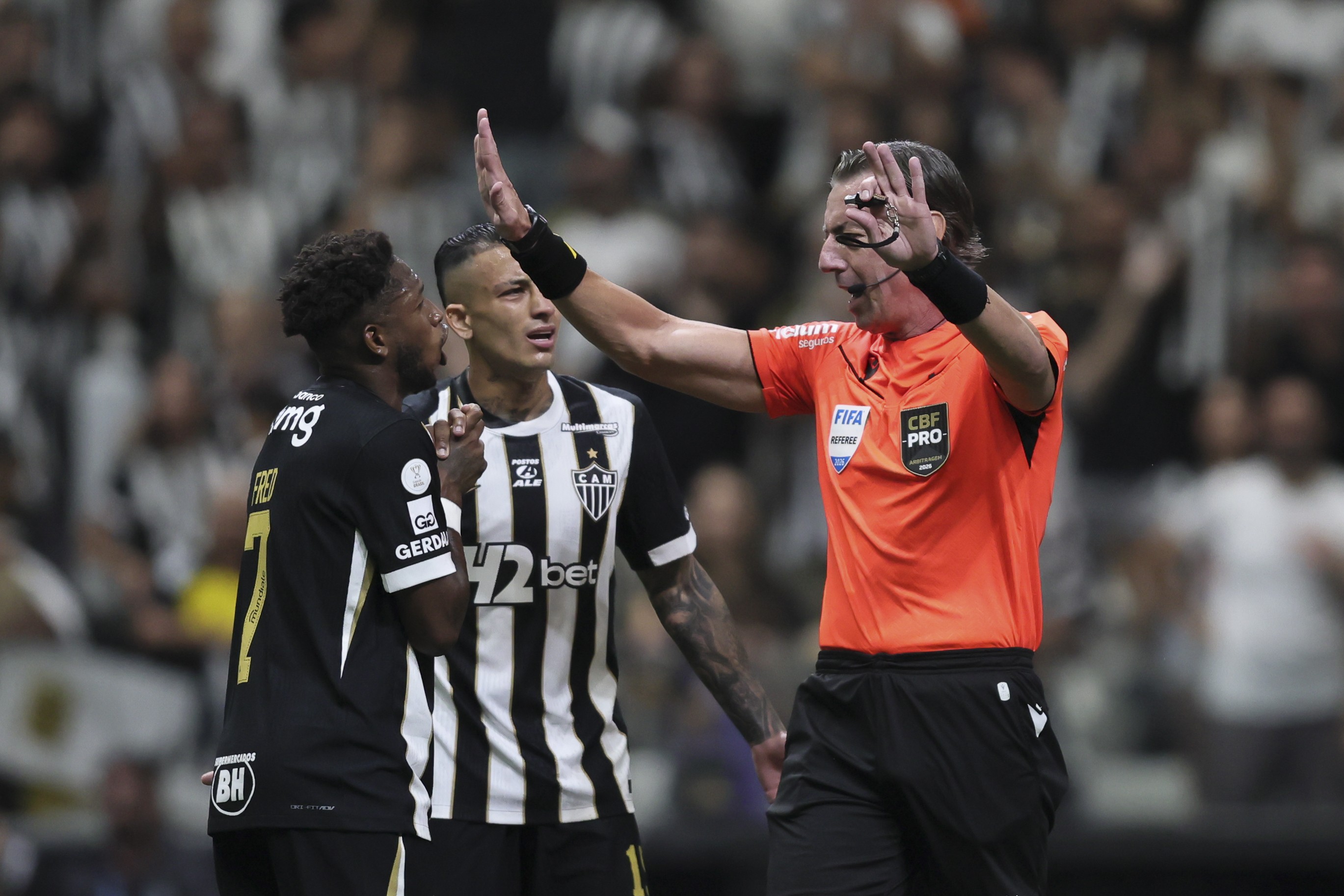 Fred, do Atlético-MG, critica pênalti marcado para o Cruzeiro: "O Kaio Jorge cai muito"