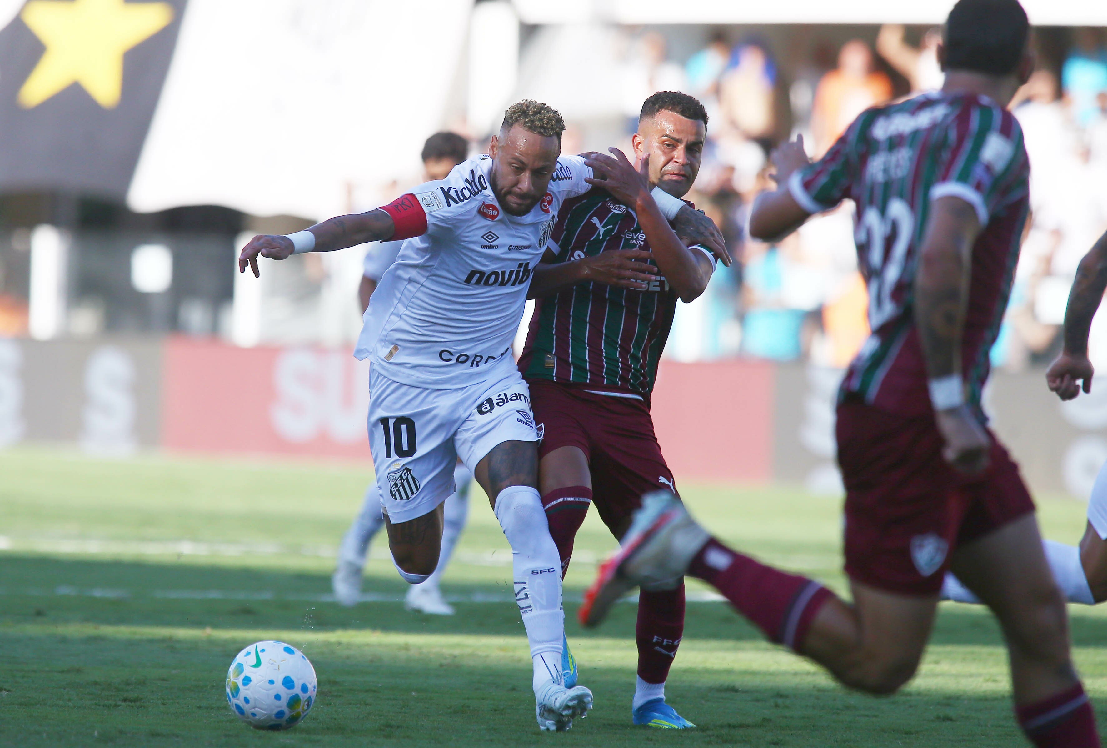 Neymar falha, John Kennedy não perdoa. O fiel da balança na Vila Belmiro