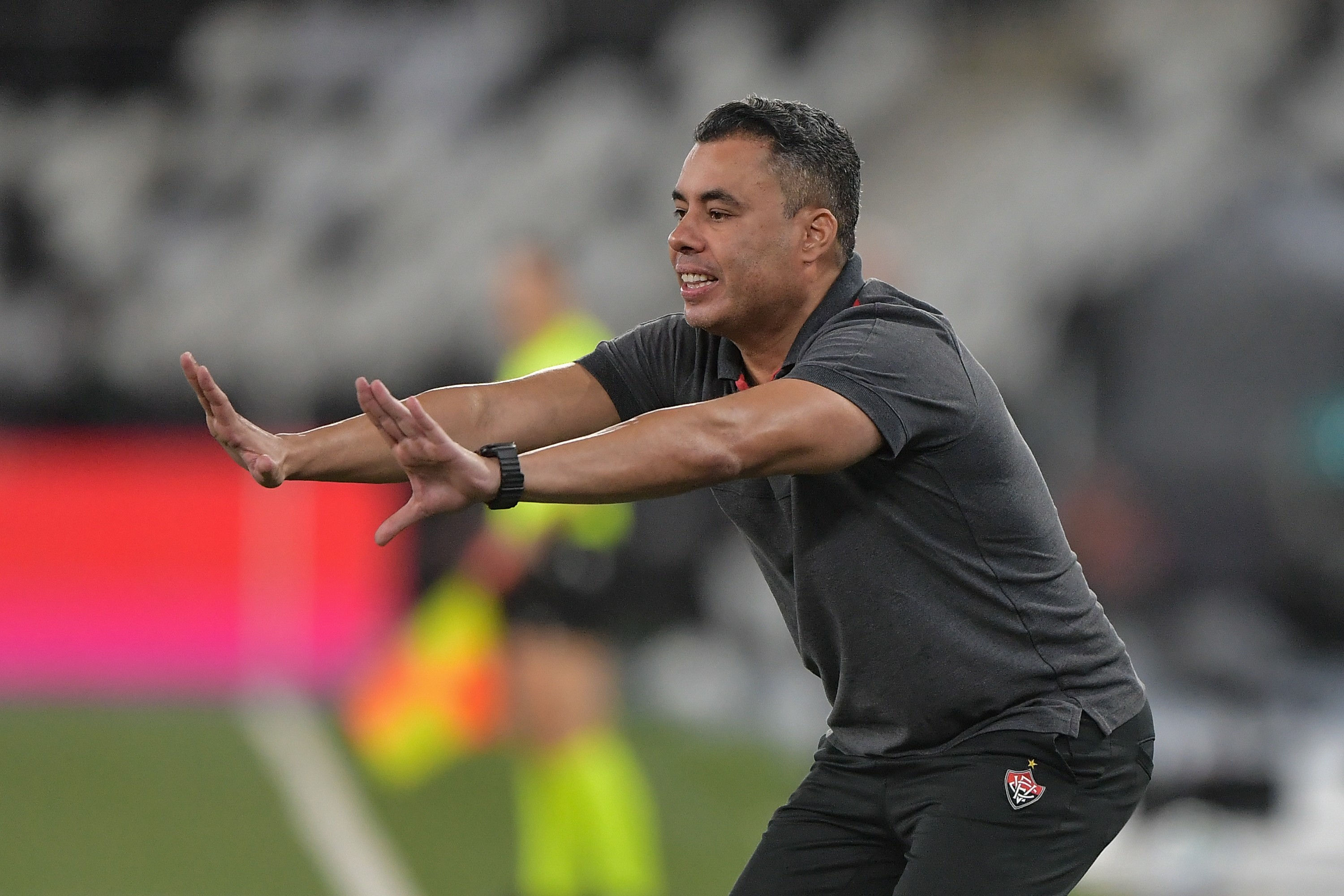 Jair Ventura deixa futuro no Vitória em aberto depois de eliminação: "Depende do Fábio"