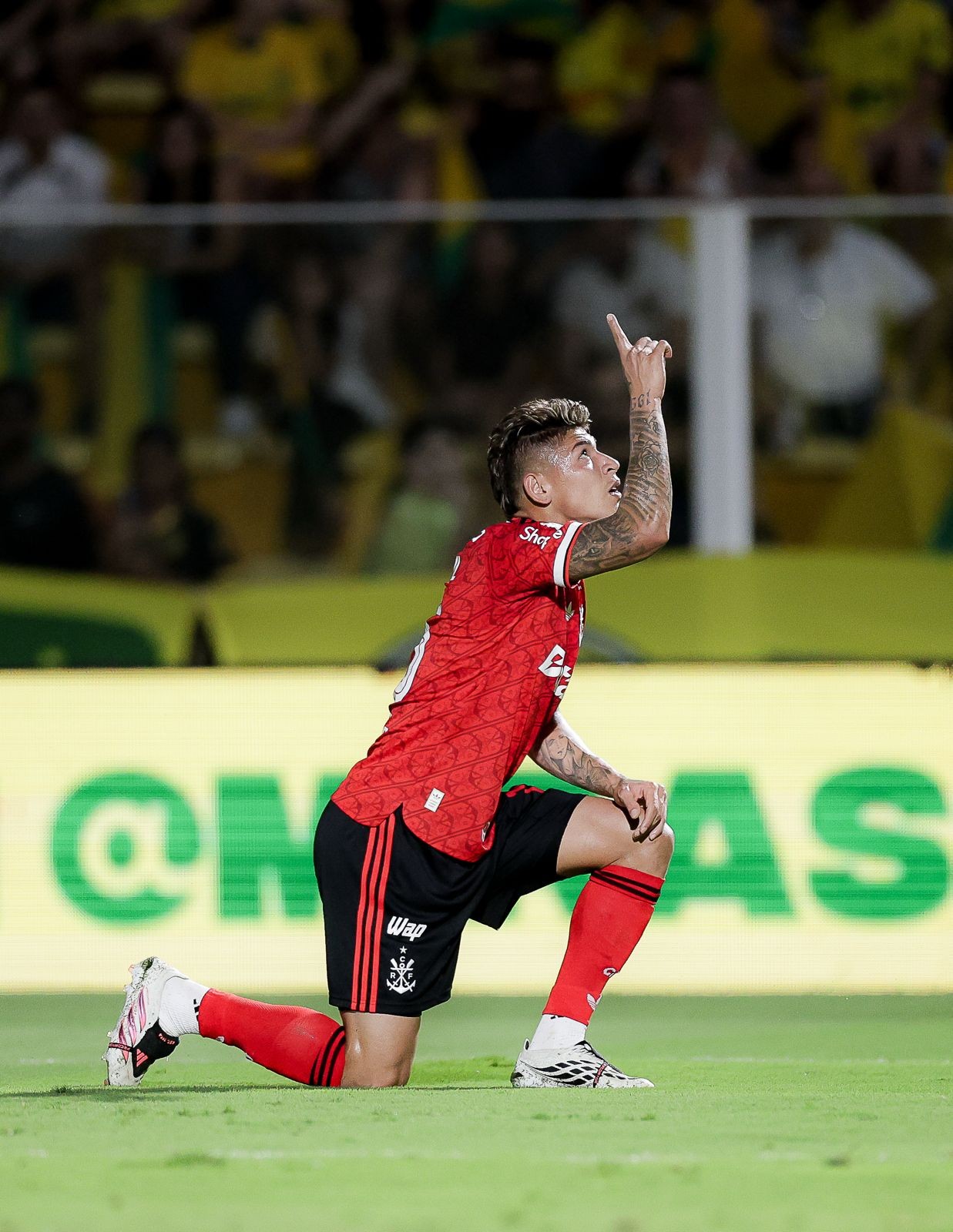 Cartola: meia do Flamengo é o maior pontuador da posição desde a Copa; veja o top 5