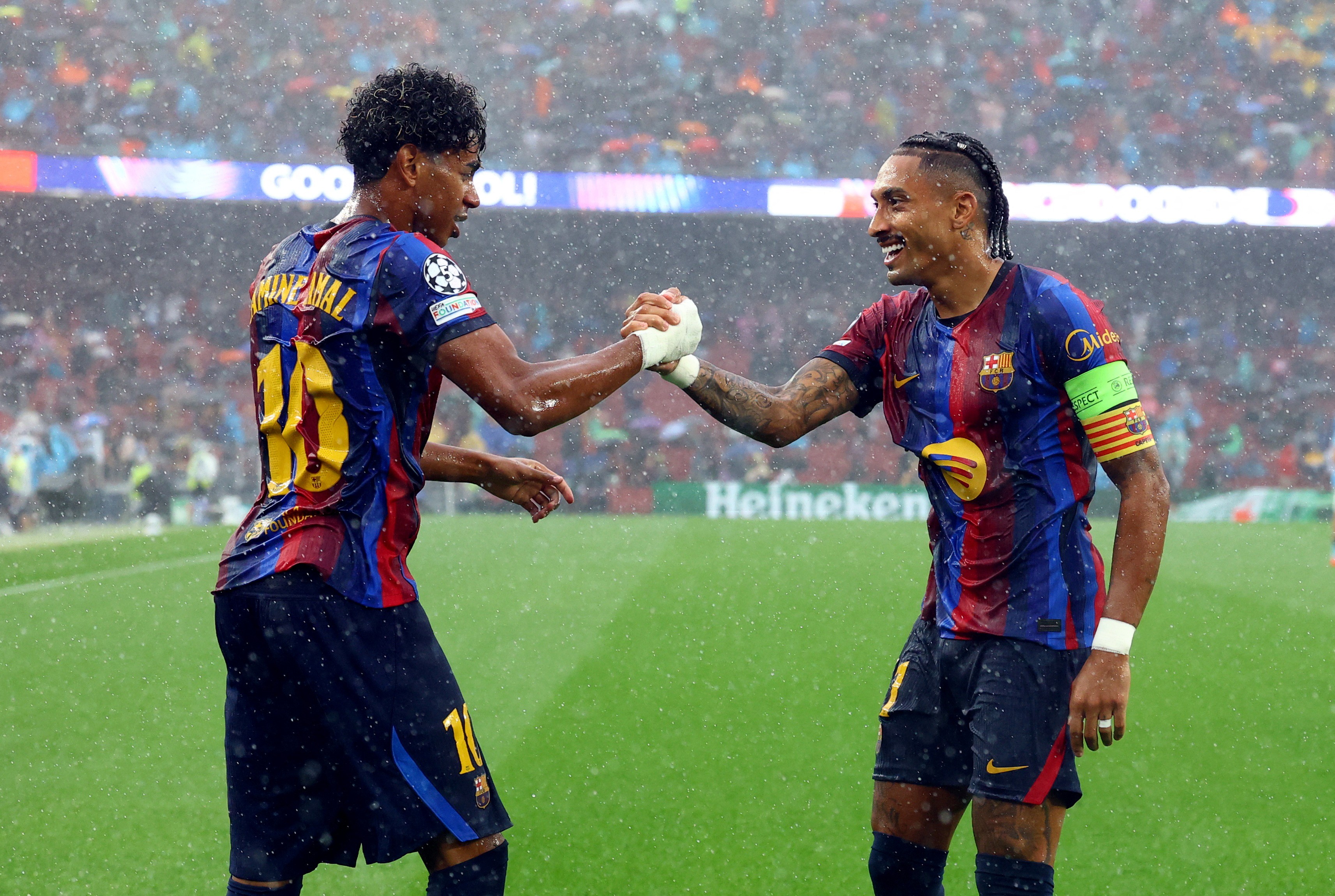 Capitão do Barcelona, Raphinha revela conexão especial com Lamine Yamal: "Sei quando ele sai da partida"