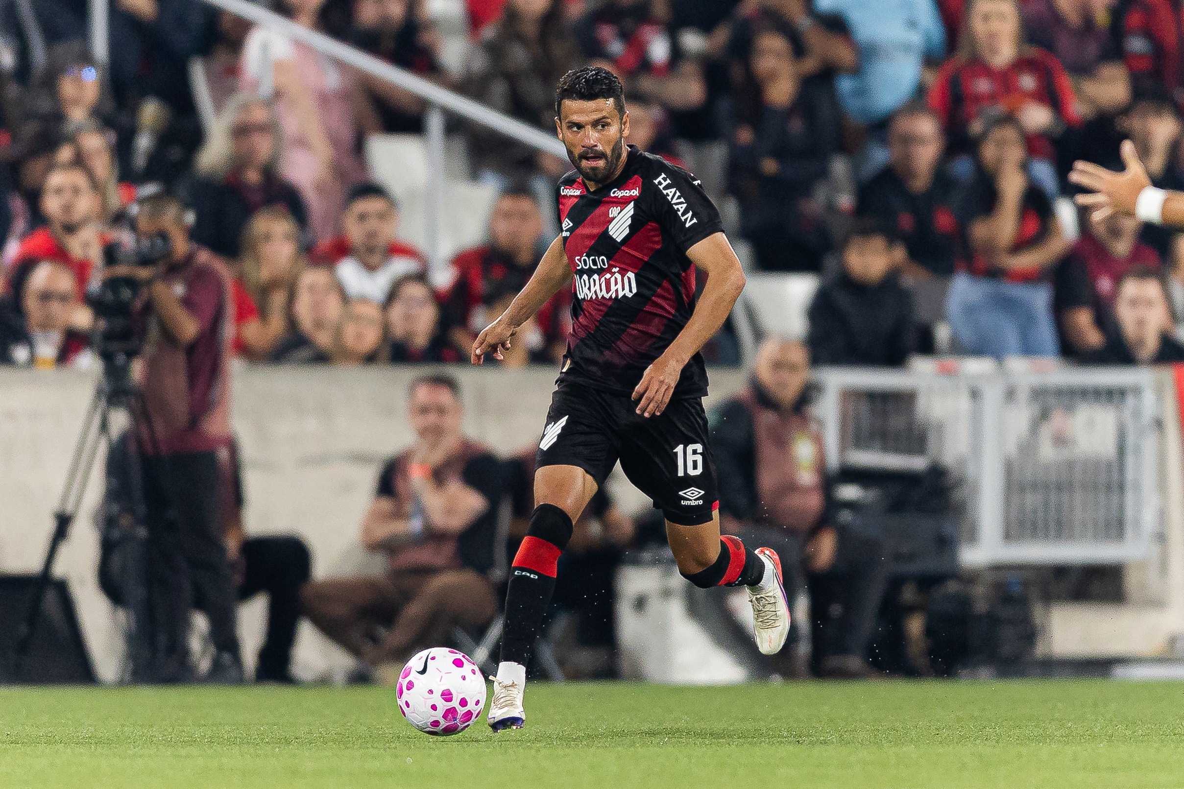 Escalação do Athletico: dupla retorna para encarar o Vasco; veja as opções