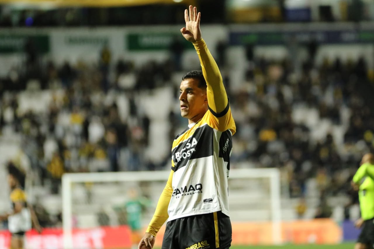 Com sete finais na Série B, atacante do Criciúma prega cautela: "Um jogo de cada vez"