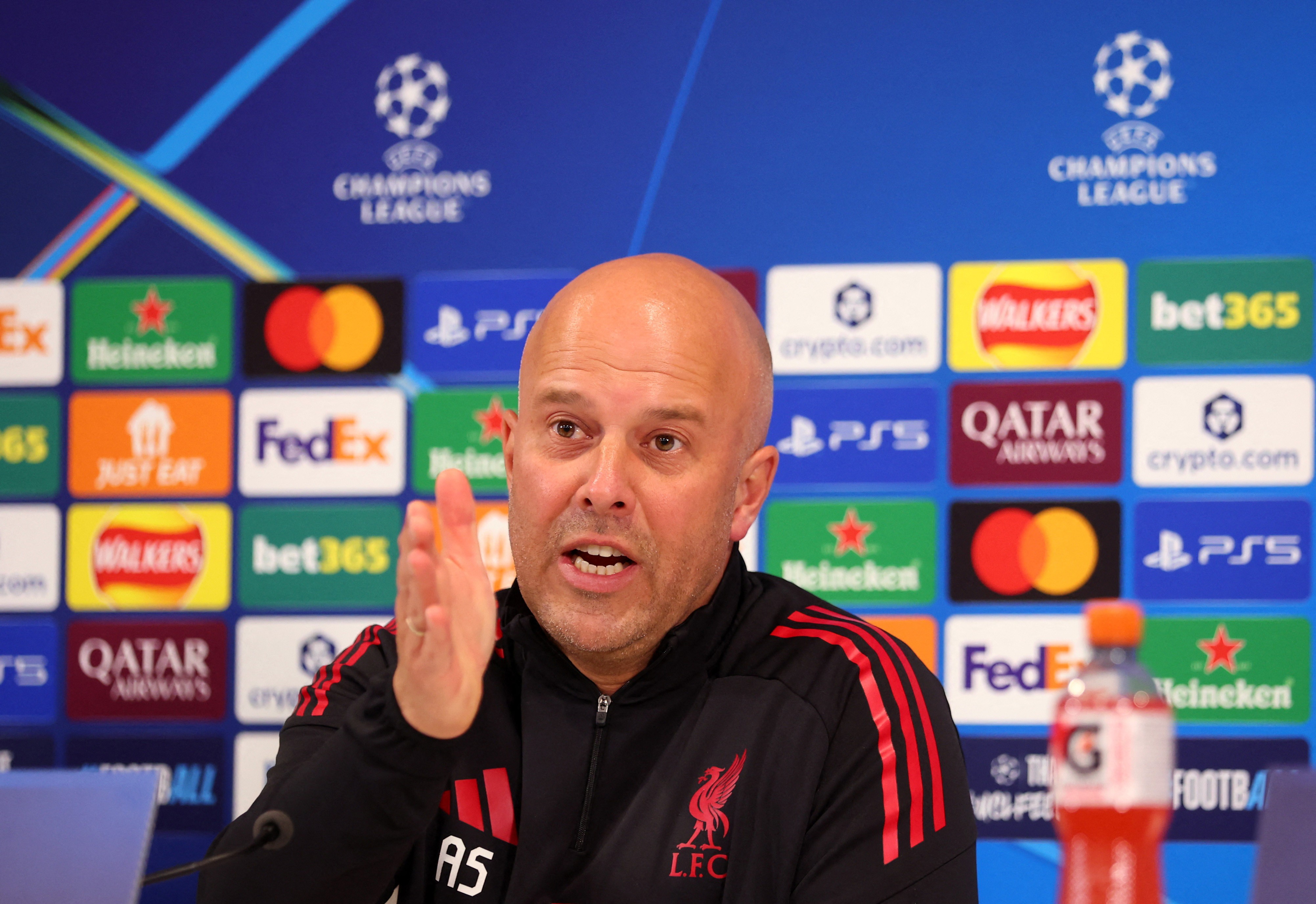 Slot frisa dificuldade na busca pela virada sobre o PSG: "Precisamos ser muito, muito, muito especiais"