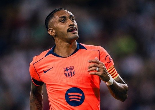 Com gol de Raphinha, Barcelona vence Nottingham Forest em triangular amistoso