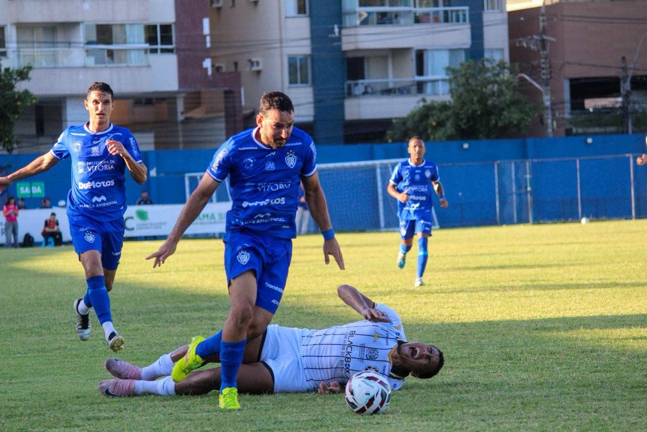Após derrota contra o Rio Branco-ES, volante do Vitória-ES cobra autocrítica do elenco