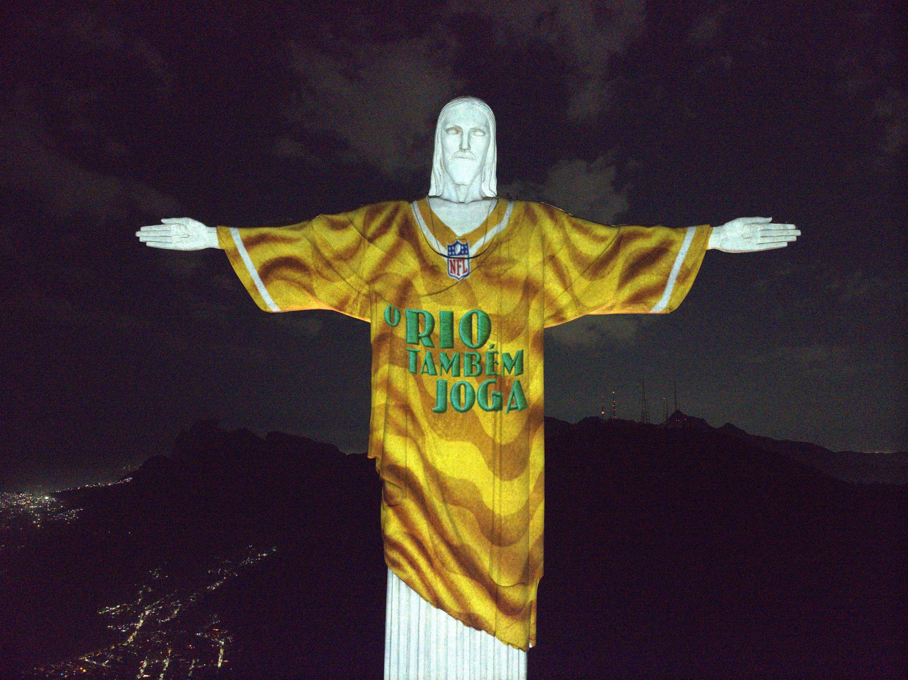 Cristo Redentor recebe projeções especiais para celebrar jogo da NFL no Rio de Janeiro; veja imagens