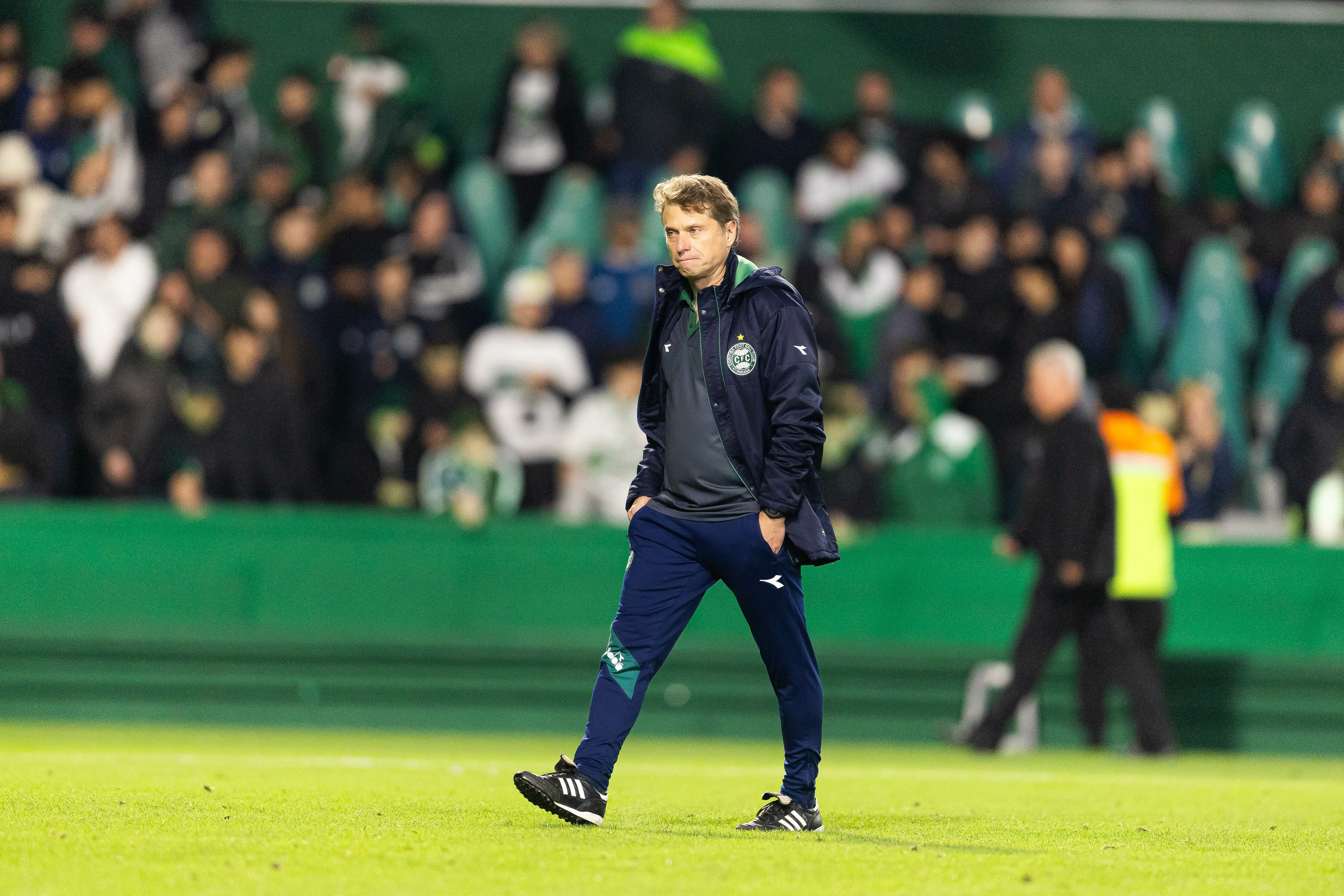 Fernando Seabra é o 20º técnico demitido no Brasileirão 2026; veja a lista