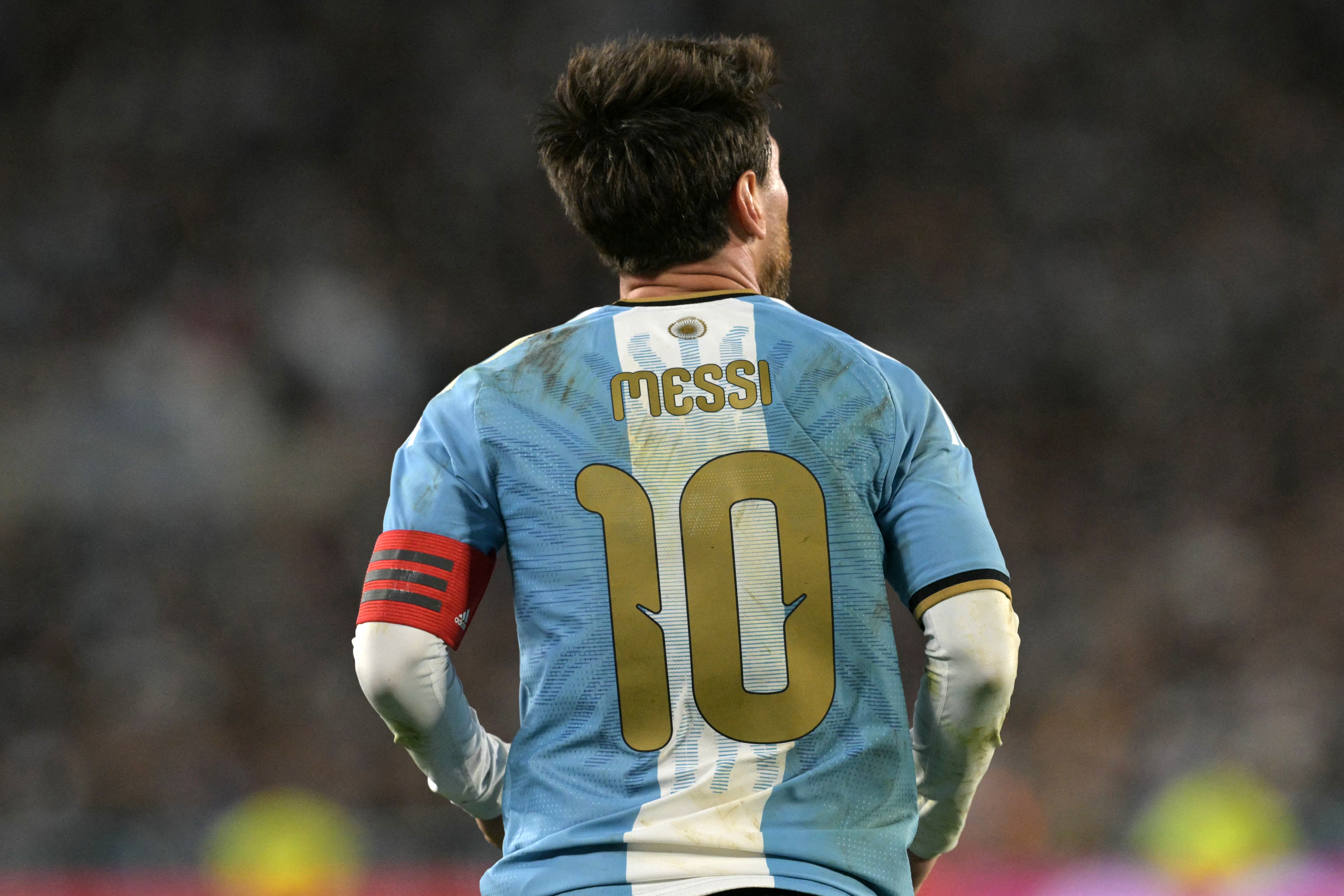 Camisa de Messi na despedida tinha chifres de GOAT? Checamos